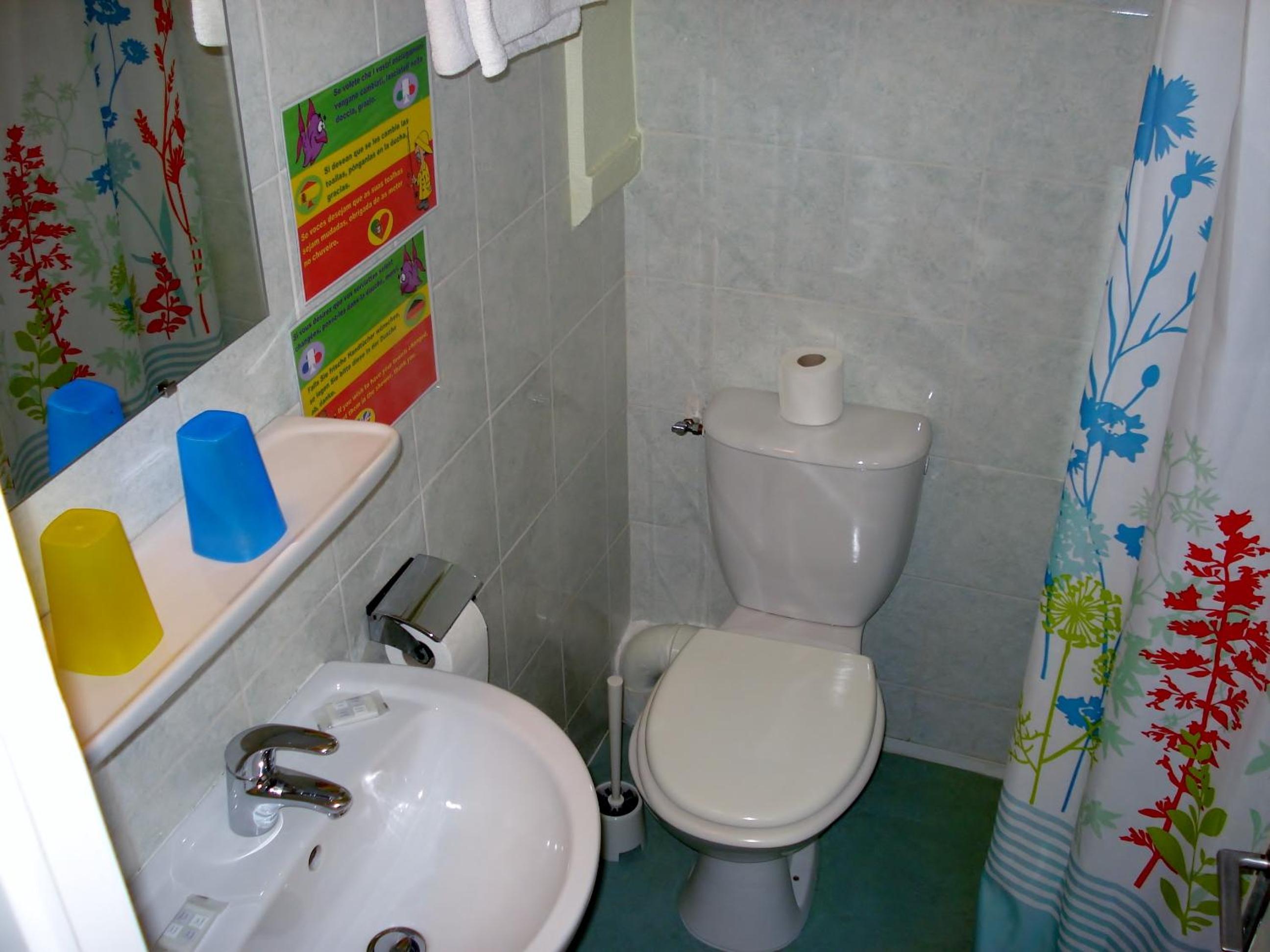 Twin Room - Photo 3