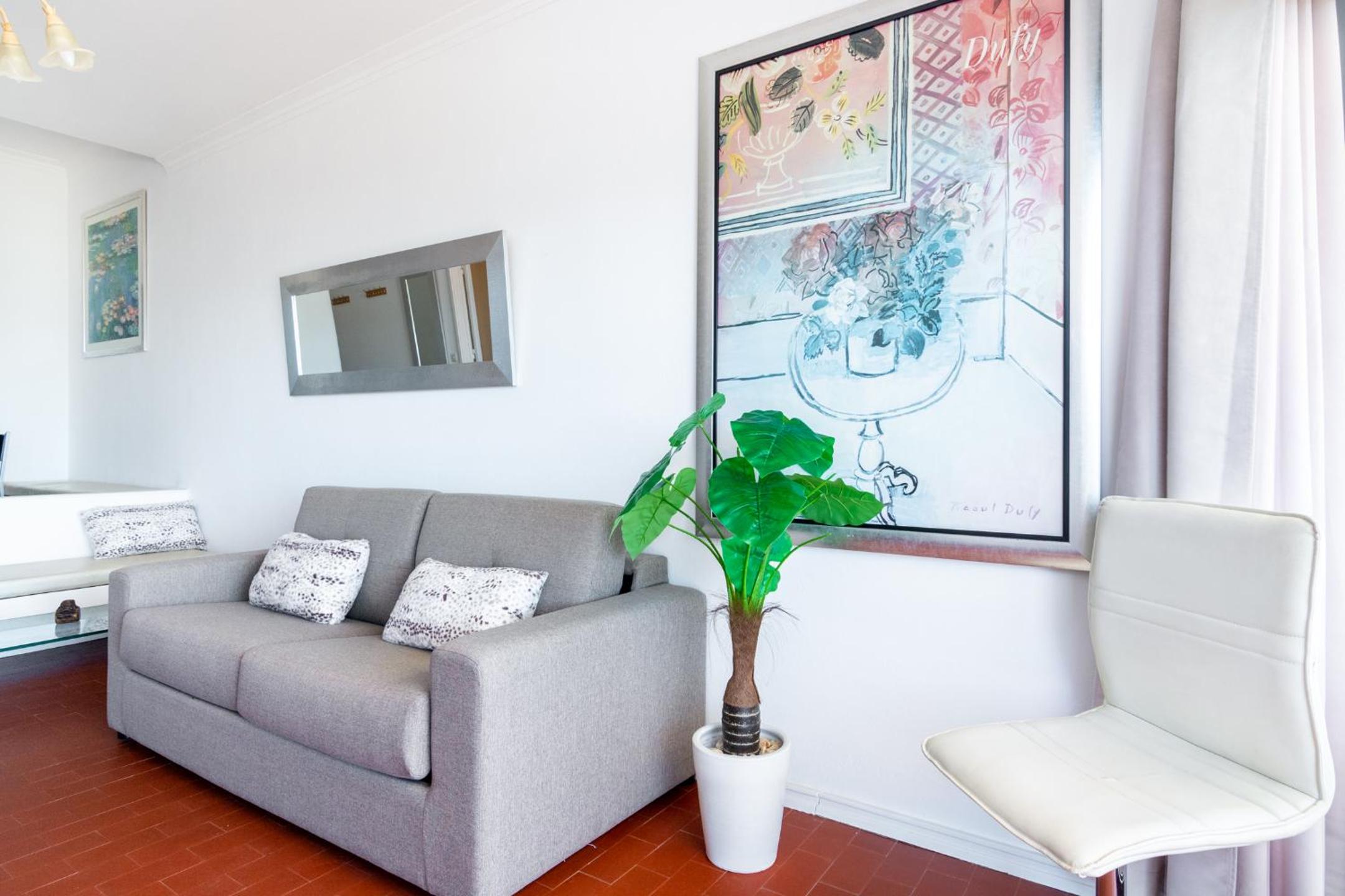 One-Bedroom Apartment