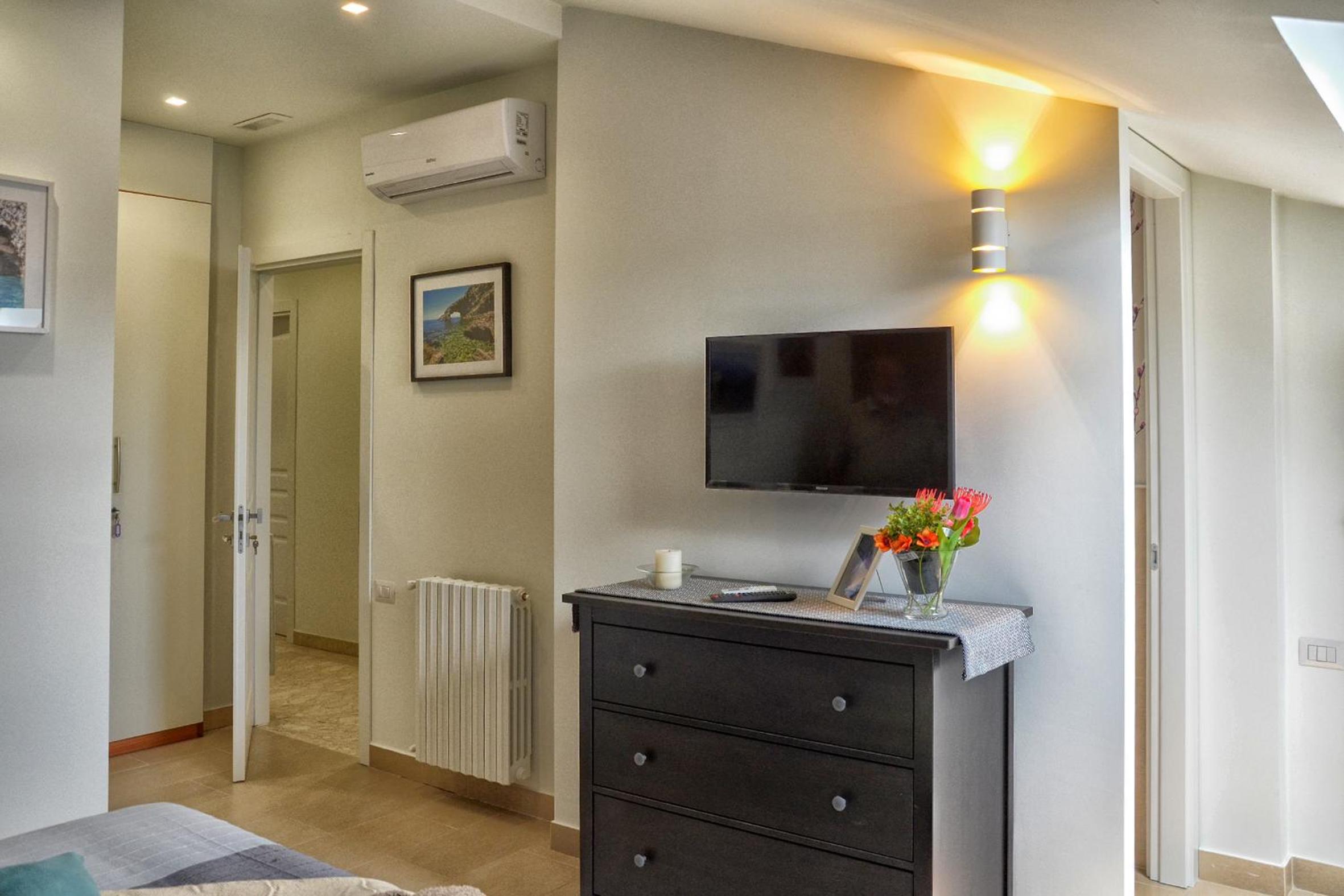 Triple Room with Bathroom photo 2