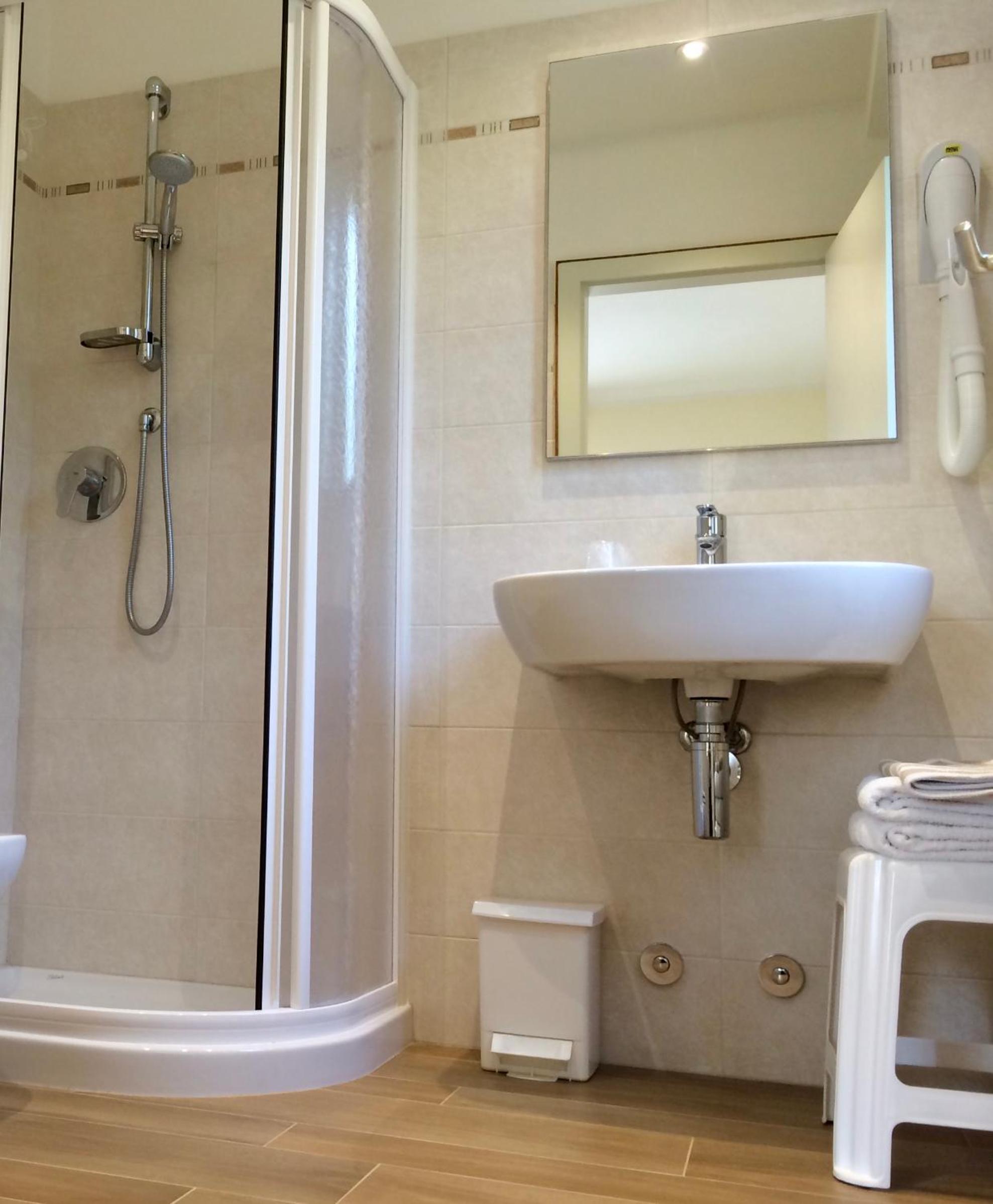 Double or Twin Room with Garden View - Photo 2