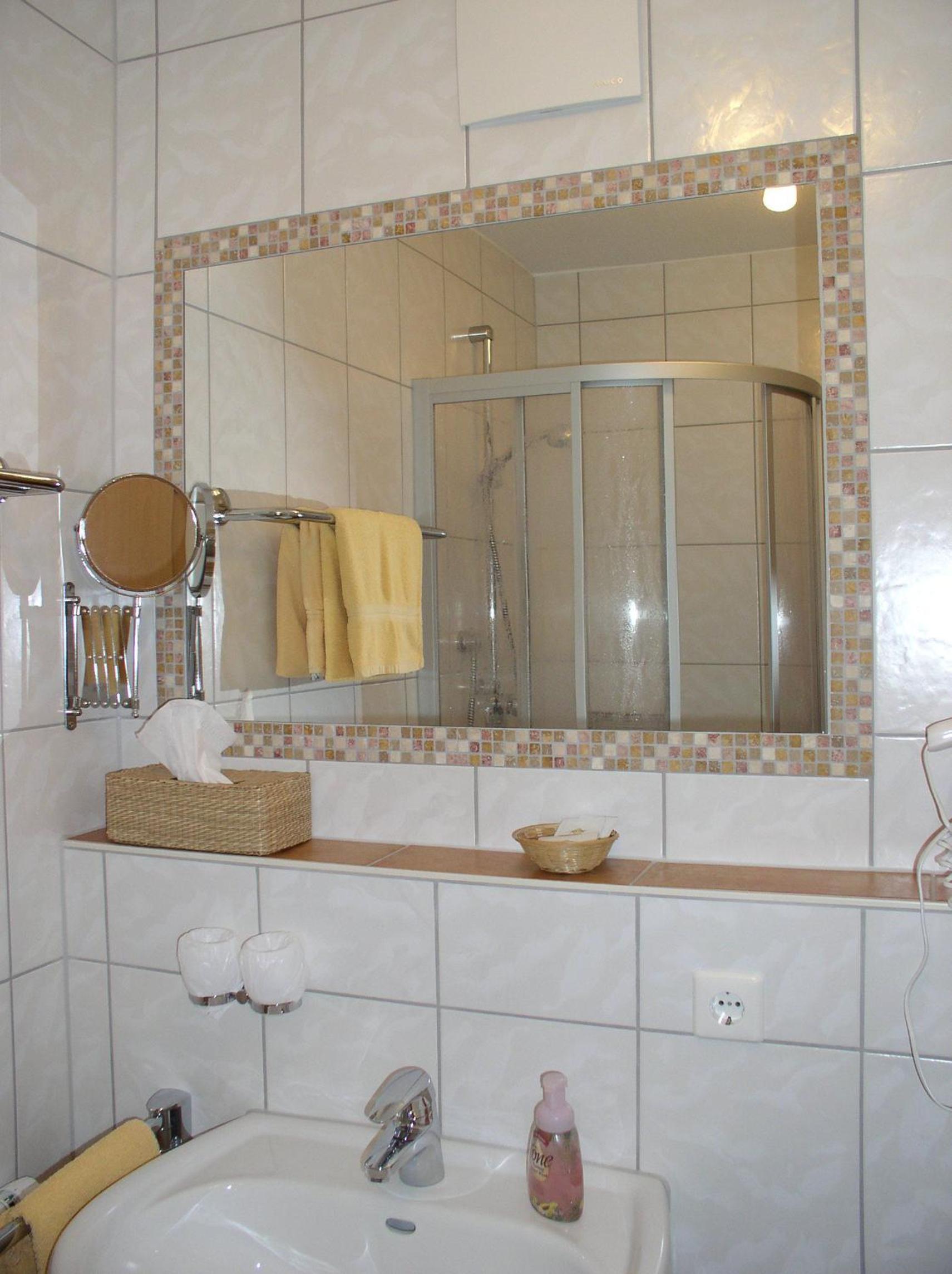 King Room With Roll-In Shower - Disability Access photo 3