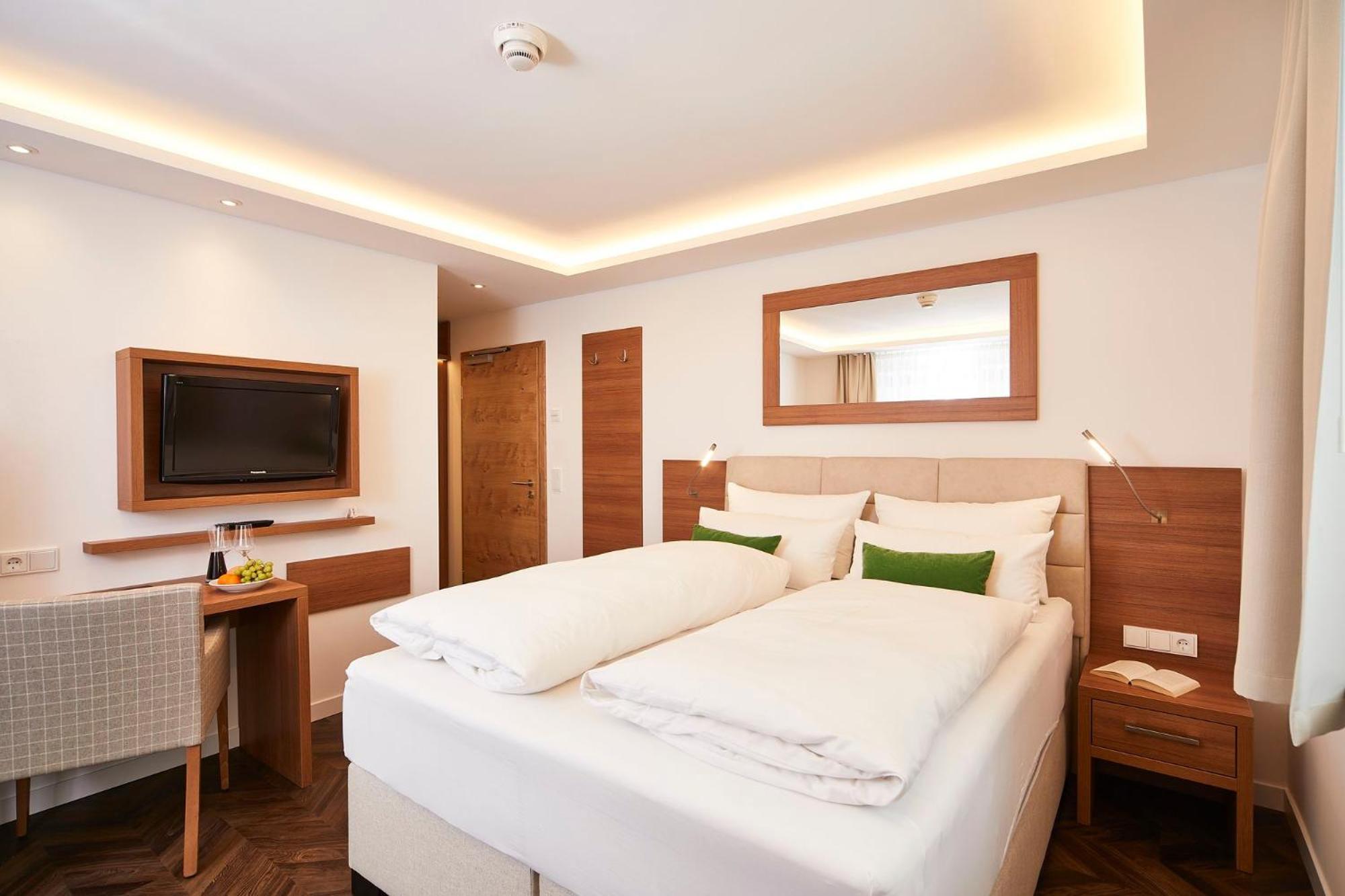 Small Double Room - Photo 1