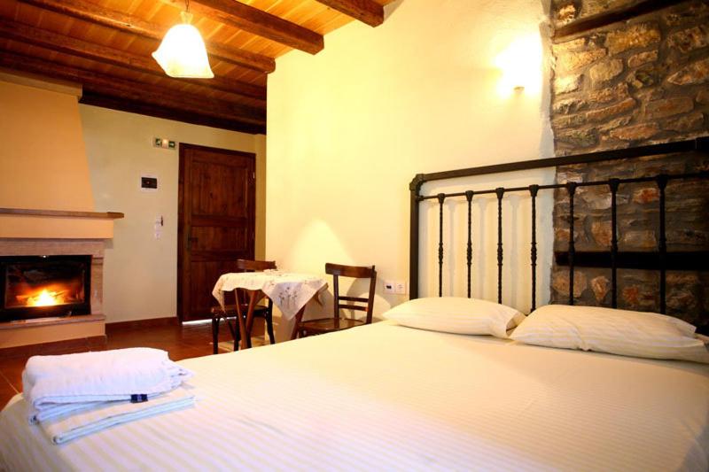 Double Room with Fireplace photo 3