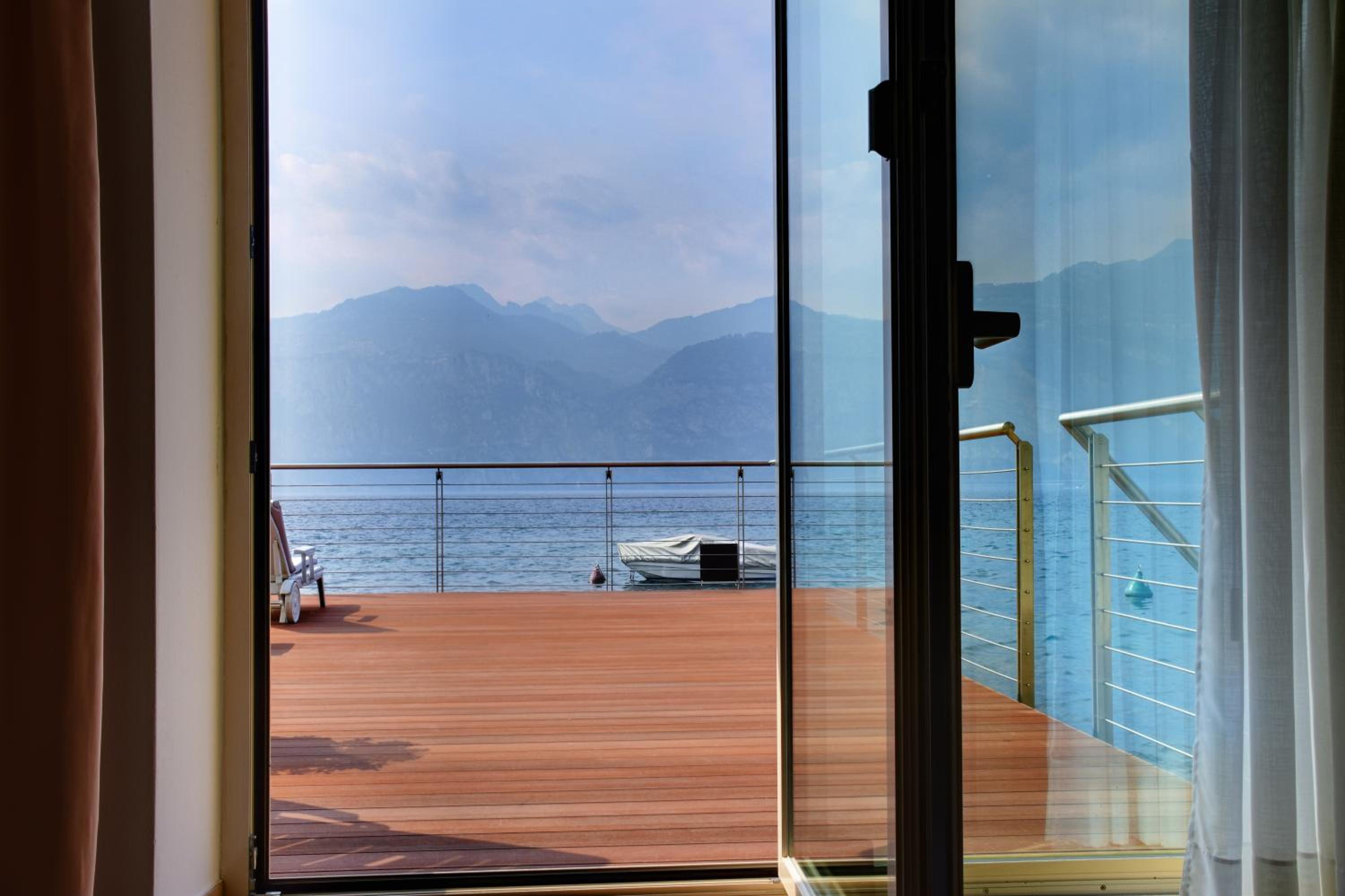 Double or Twin Room with Terrace and Lake View - Basement, photo 6