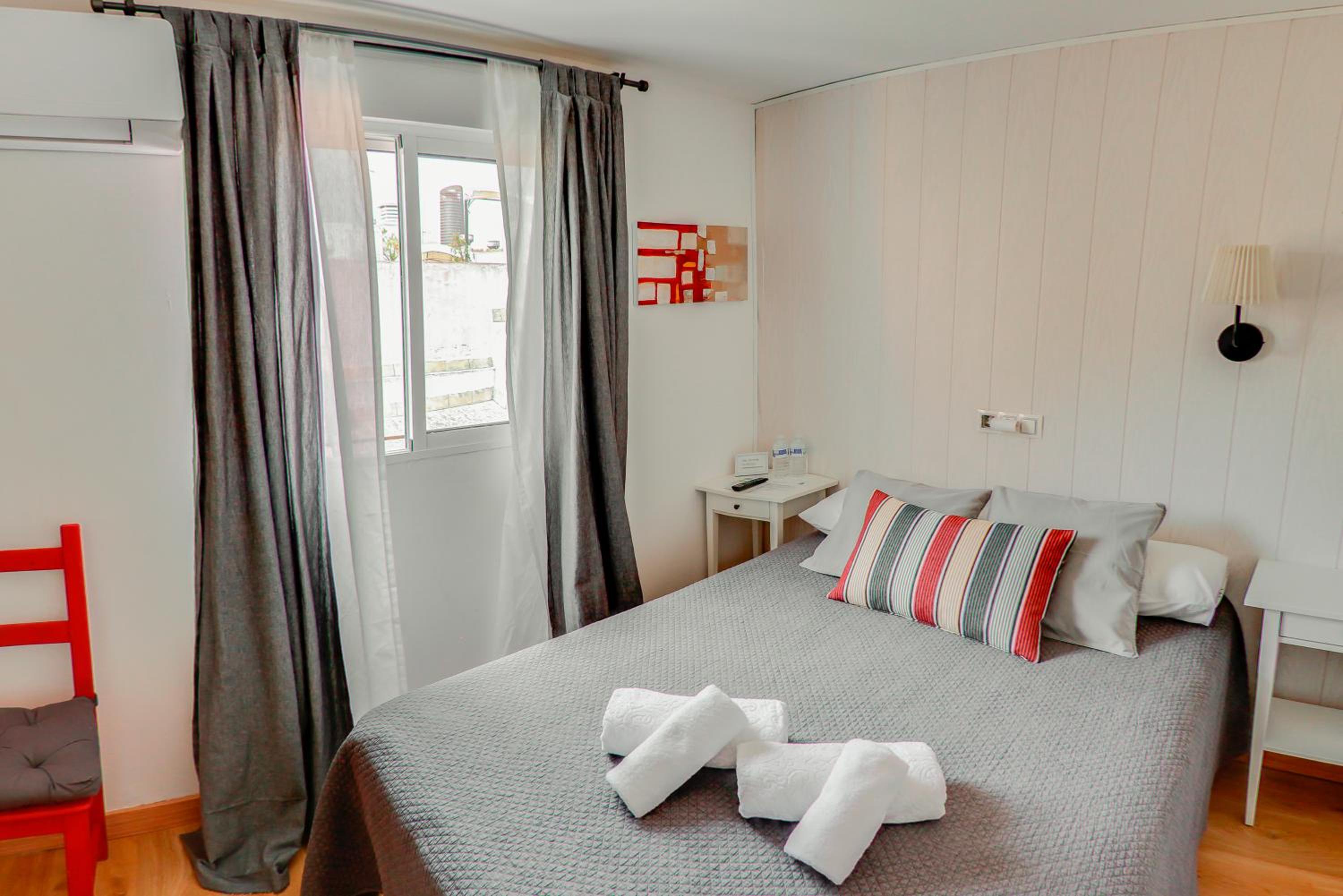 Double Room with Private Bathroom - Photo 7