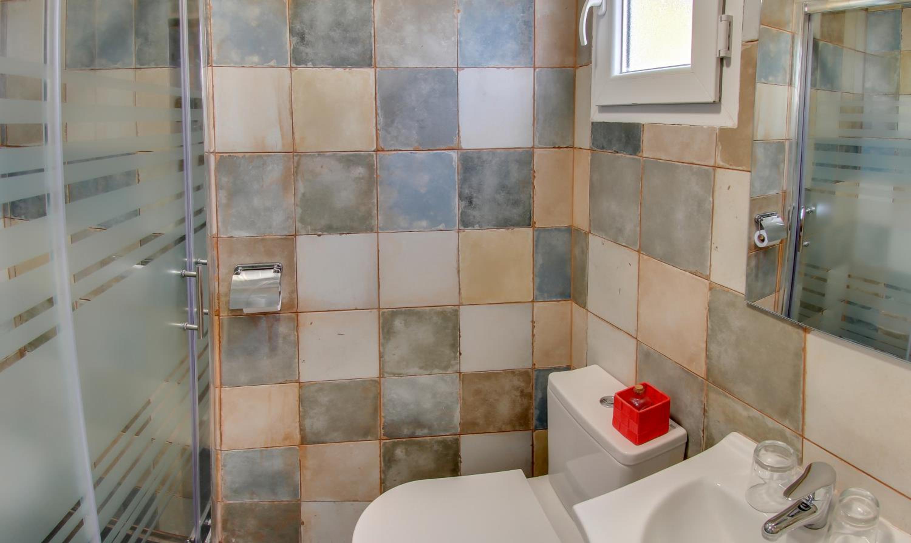 Double Room with Private Bathroom - Photo 6