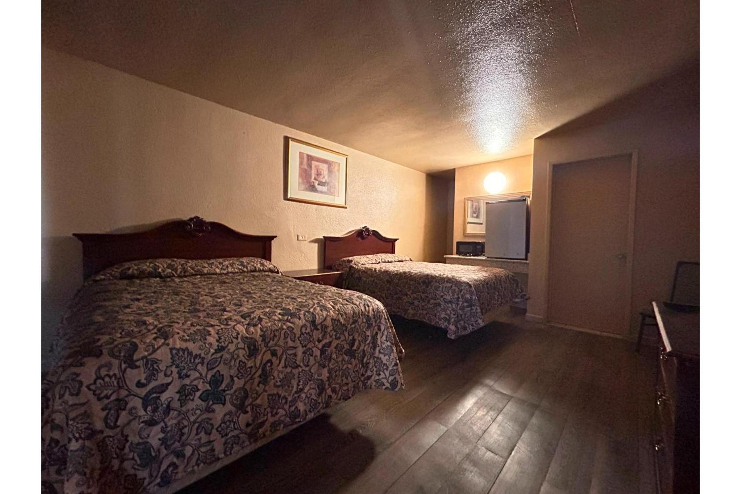 2 Full Bed Smoking