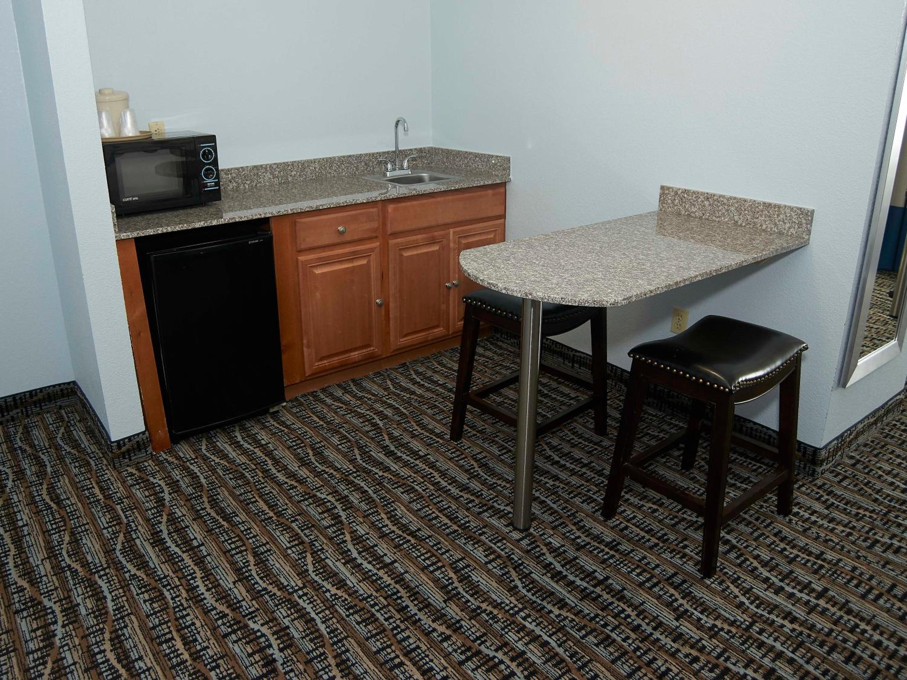 One-Bedroom King Suite - Photo 2