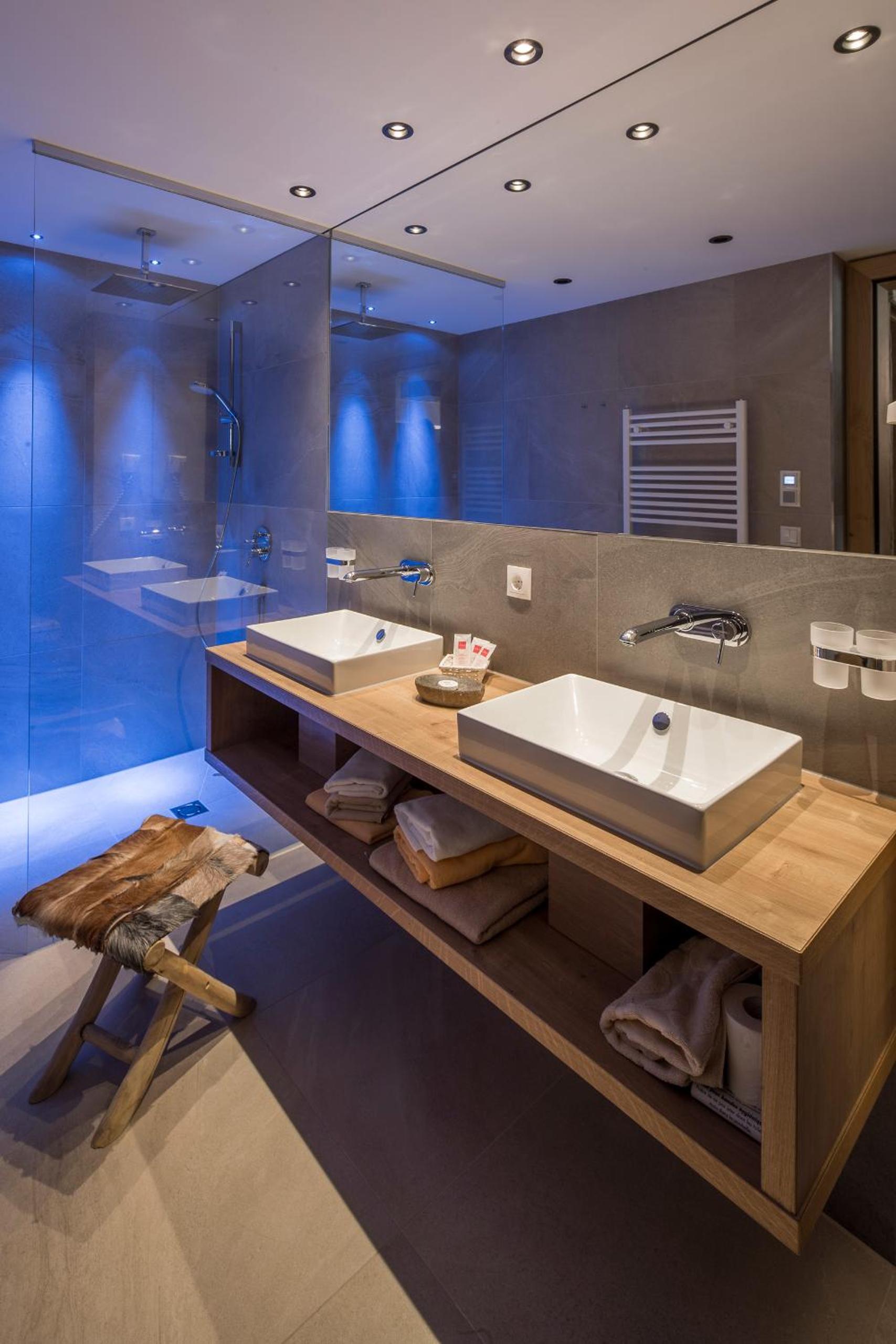 Deluxe Family Suite photo 2