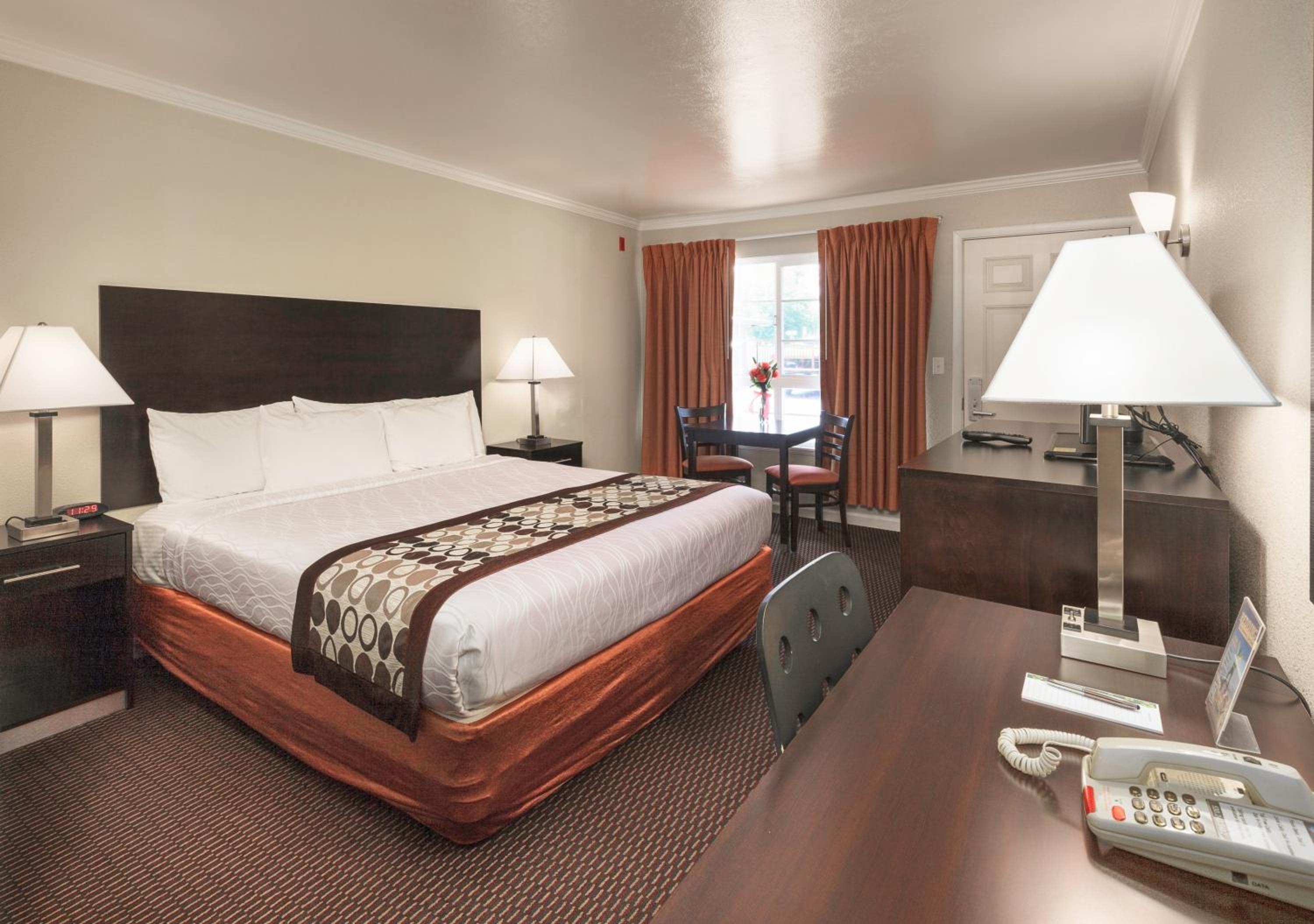 King Room - Non-Smoking photo 1