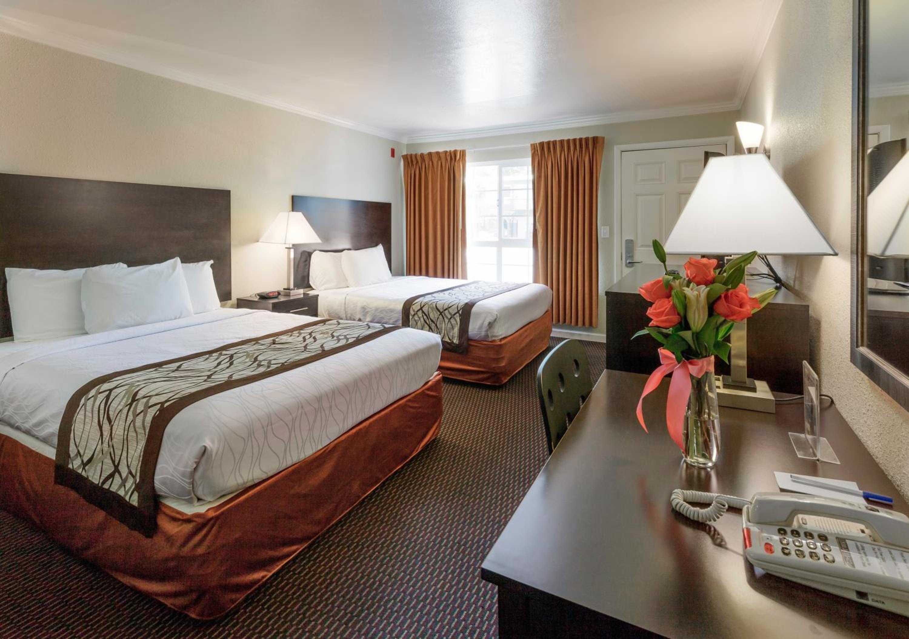 Queen Room With Two Queen Beds - Non-Smoking photo 1