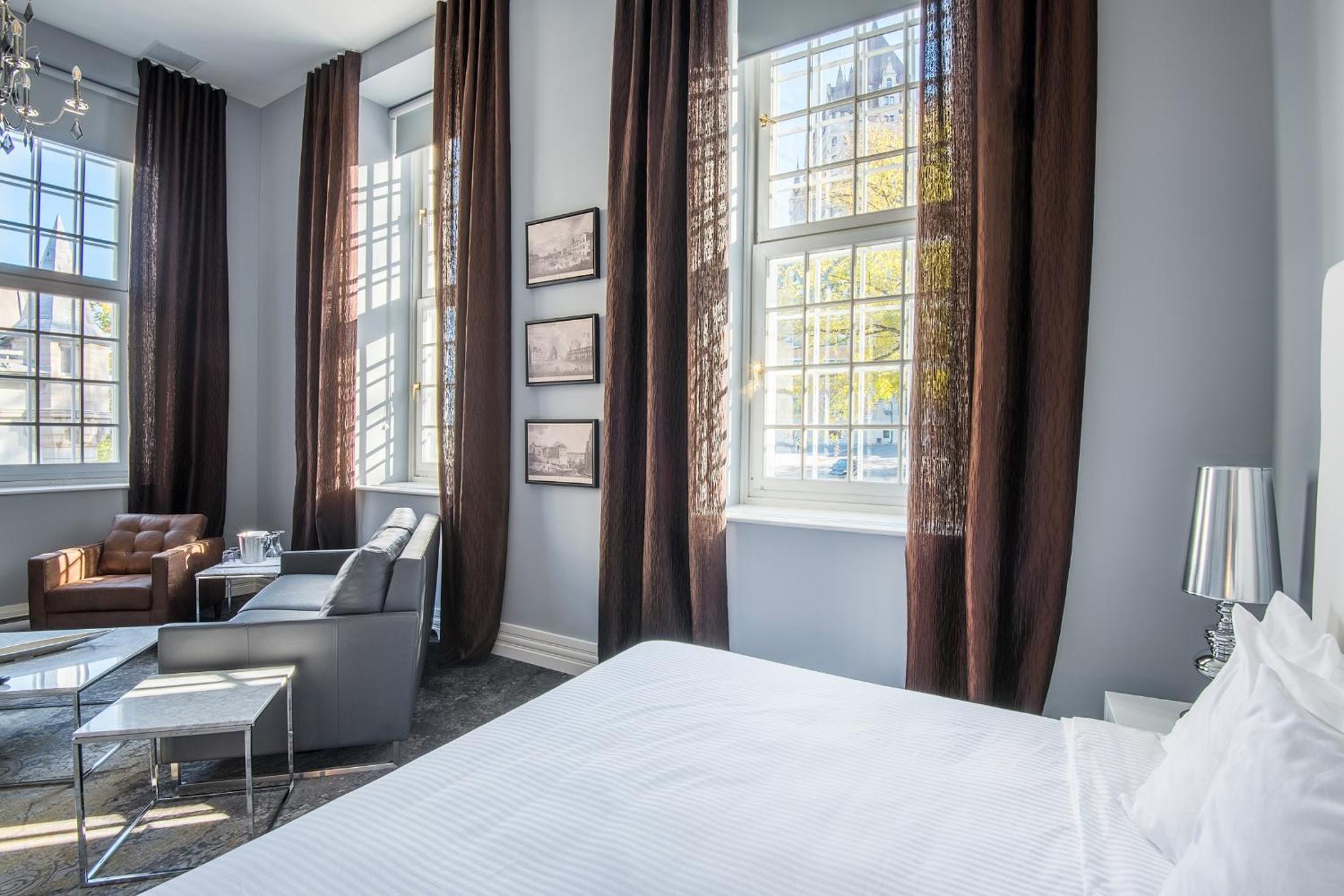 Deluxe King Suite photo 1