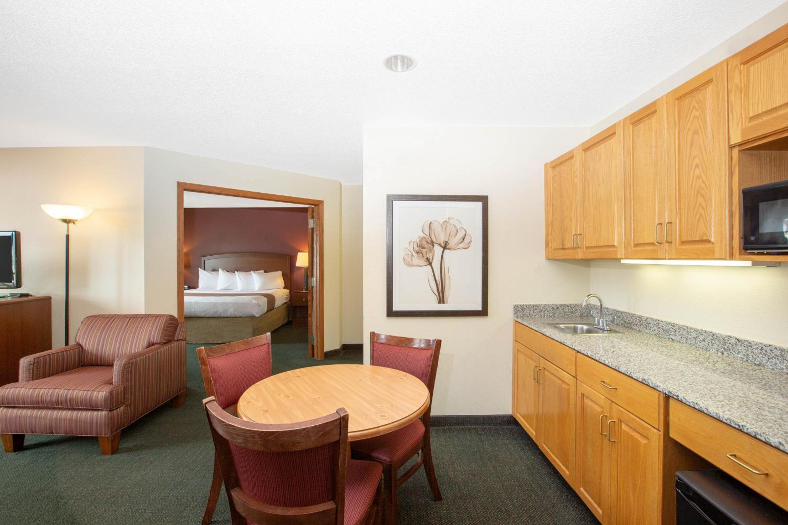 One-Bedroom King Suite - Non-Smoking - Photo 1