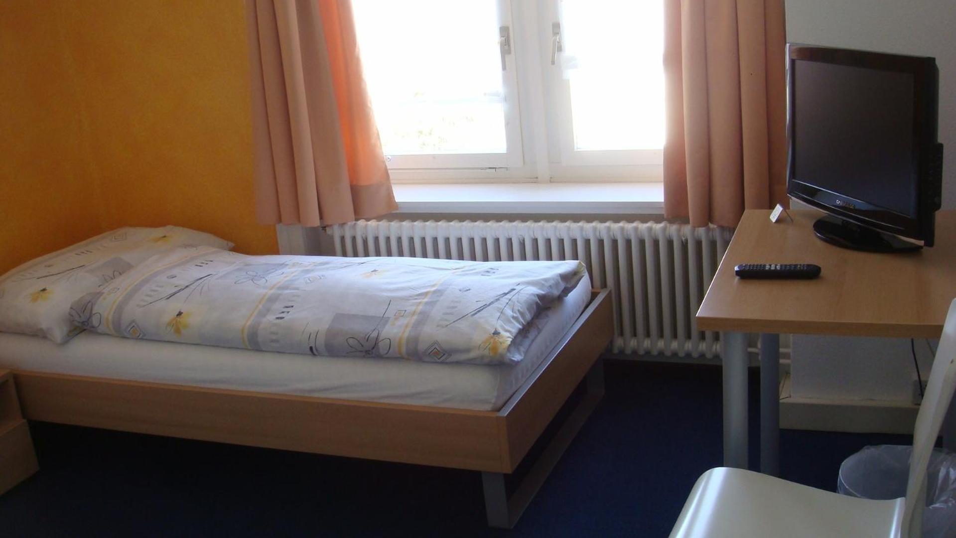 Single Room with Private Bathroom photo 3