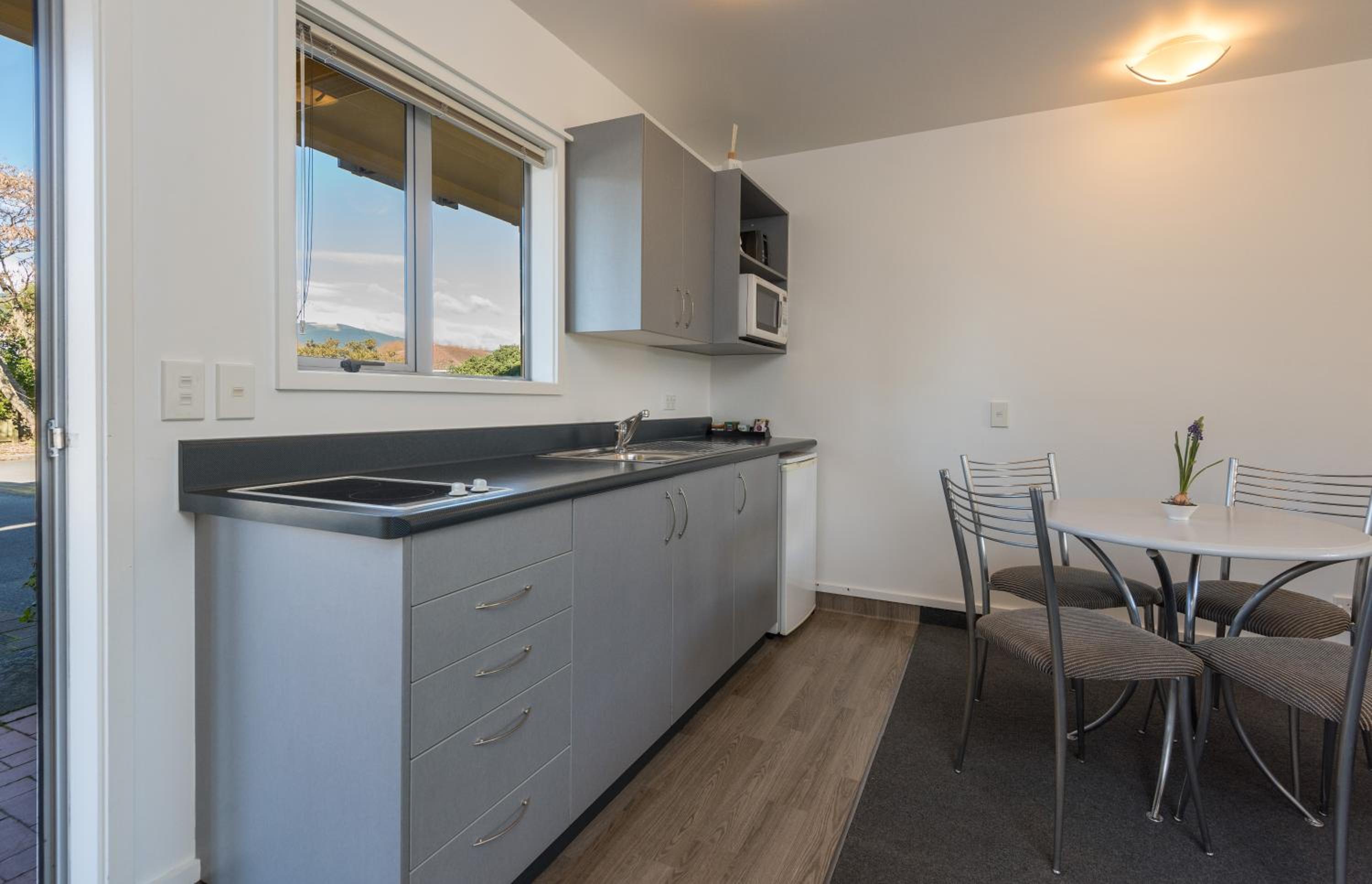 One-Bedroom Apartment - Photo 3