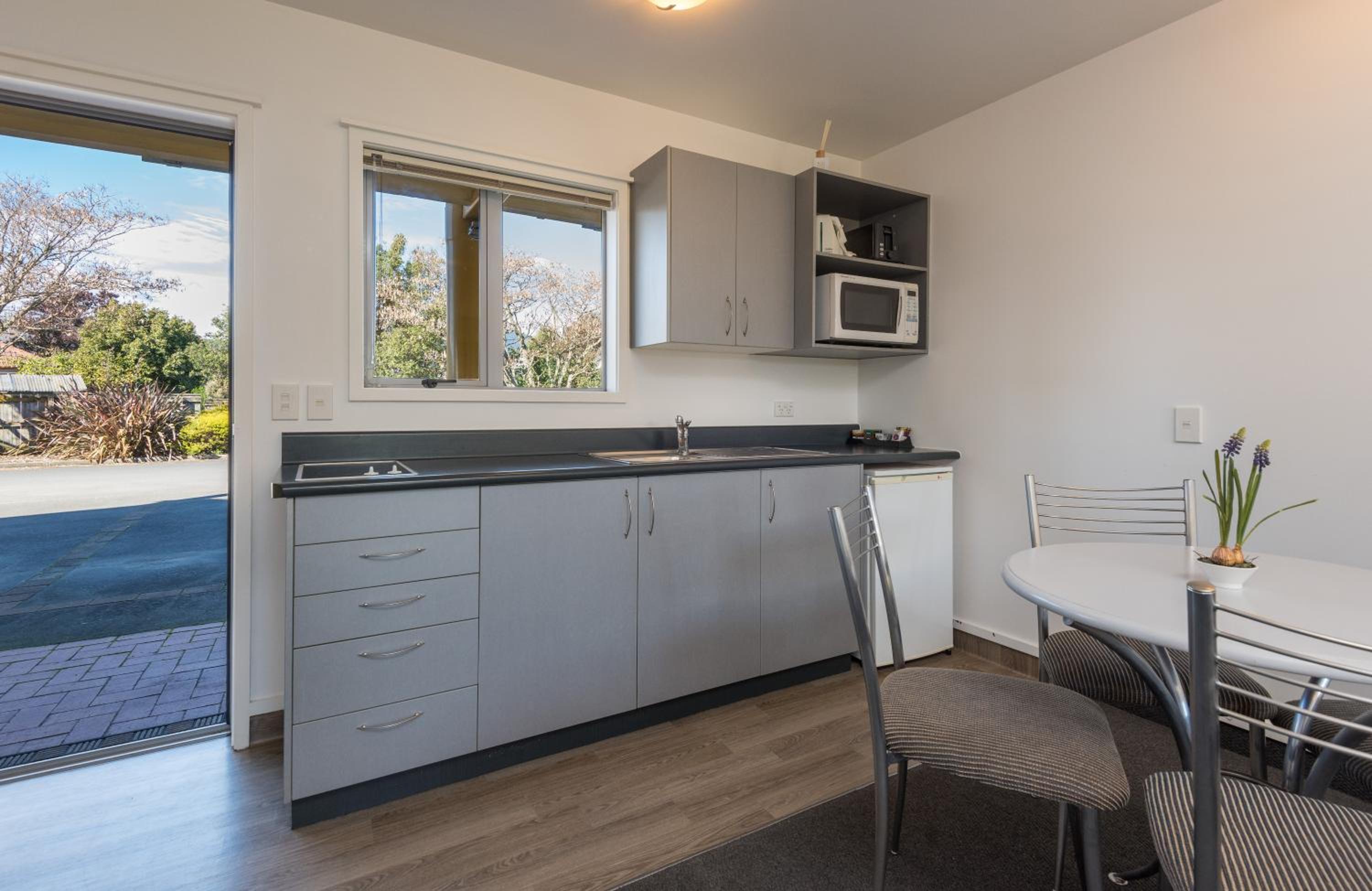 One-Bedroom Apartment - Photo 2