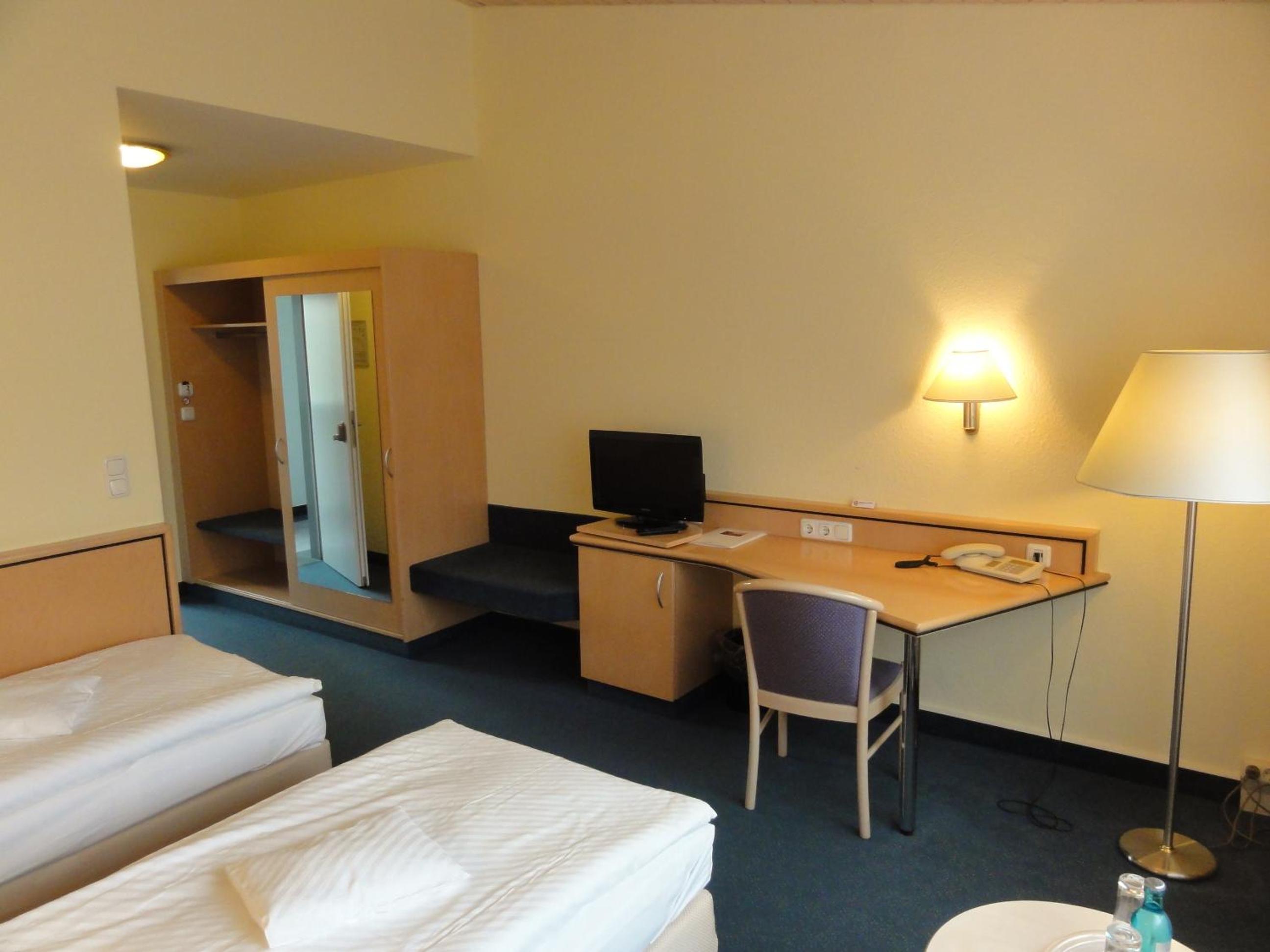 Double Room for Single Use with Shower photo 3