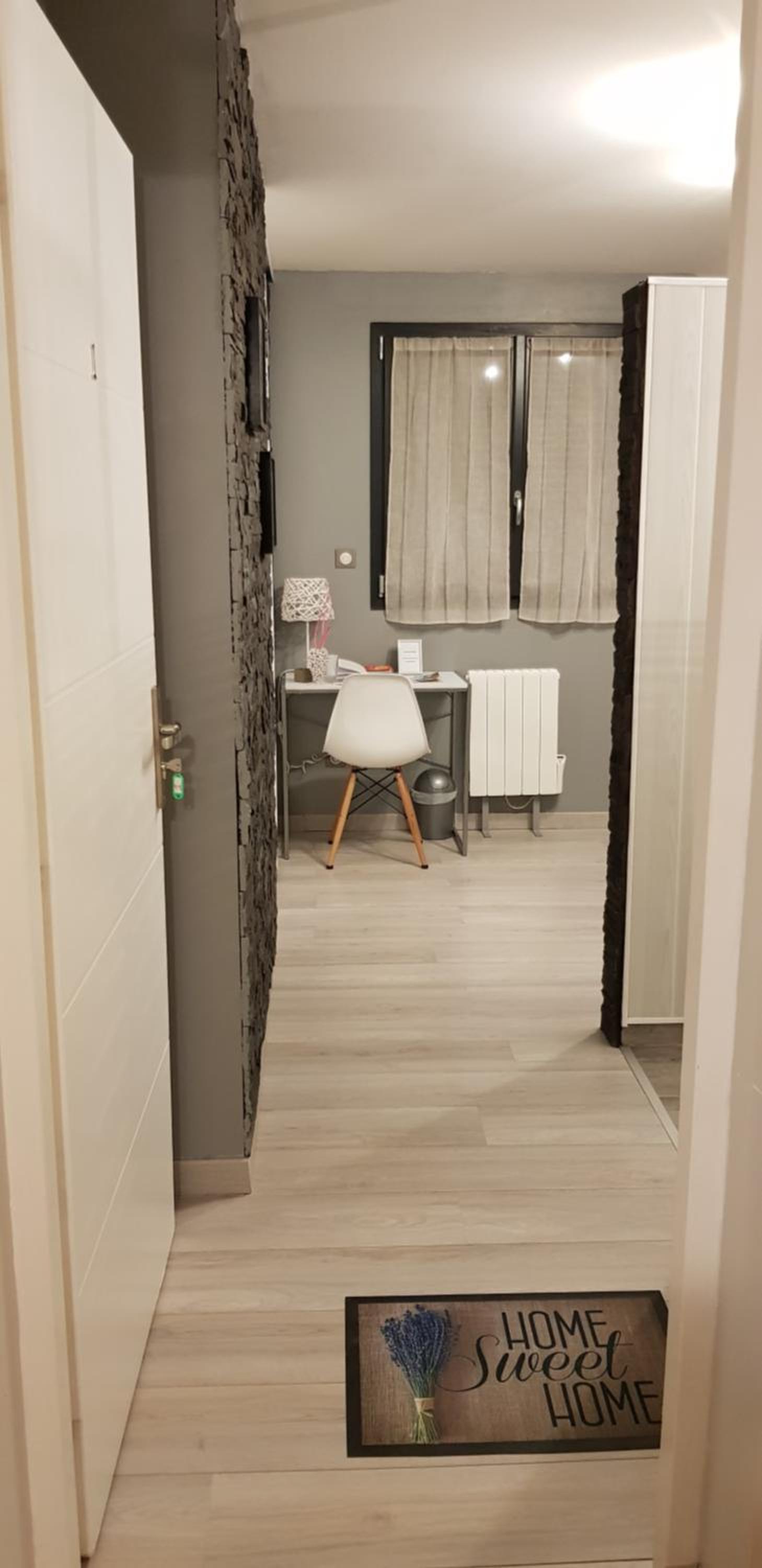 Suite with Pool View - Photo 6