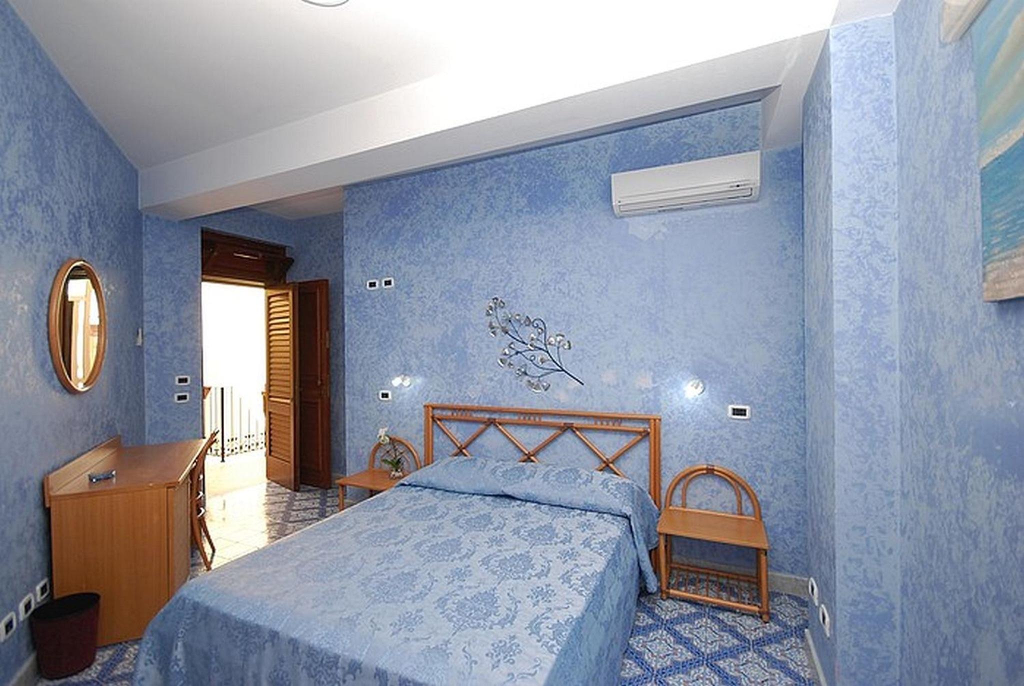 Economy Double Room photo 2
