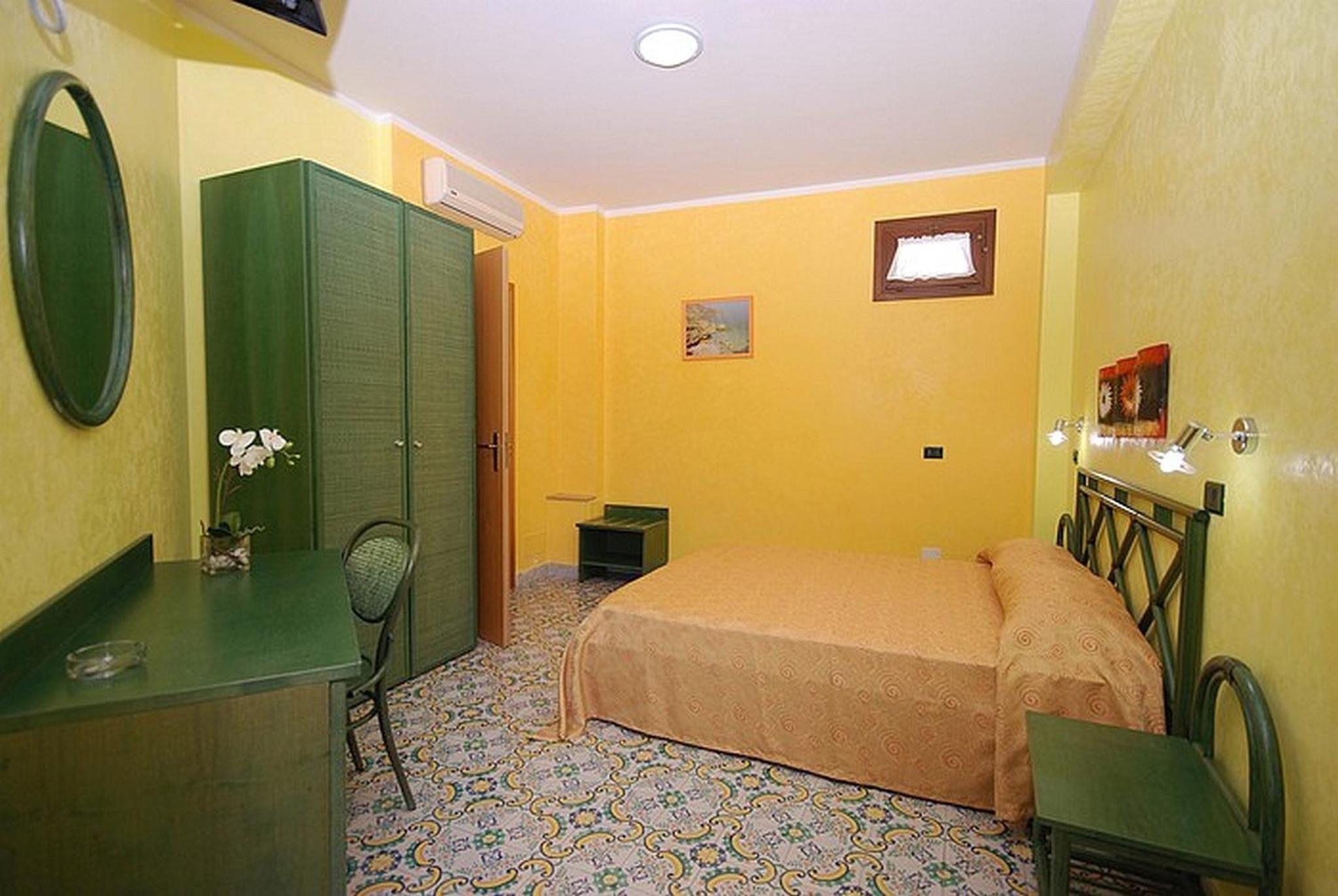 Economy Double Room photo 1