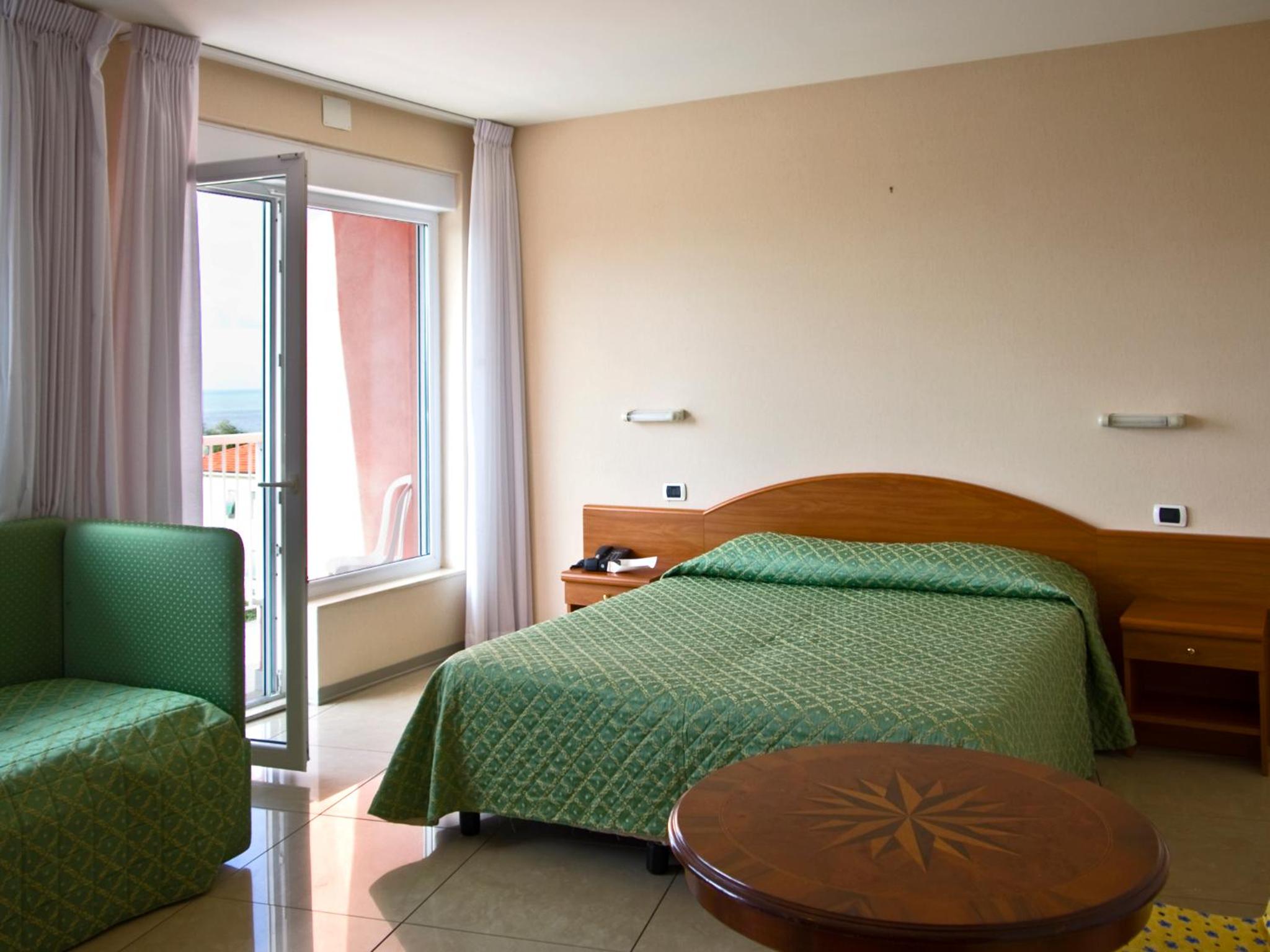 Triple Room with Sea View - Photo 2