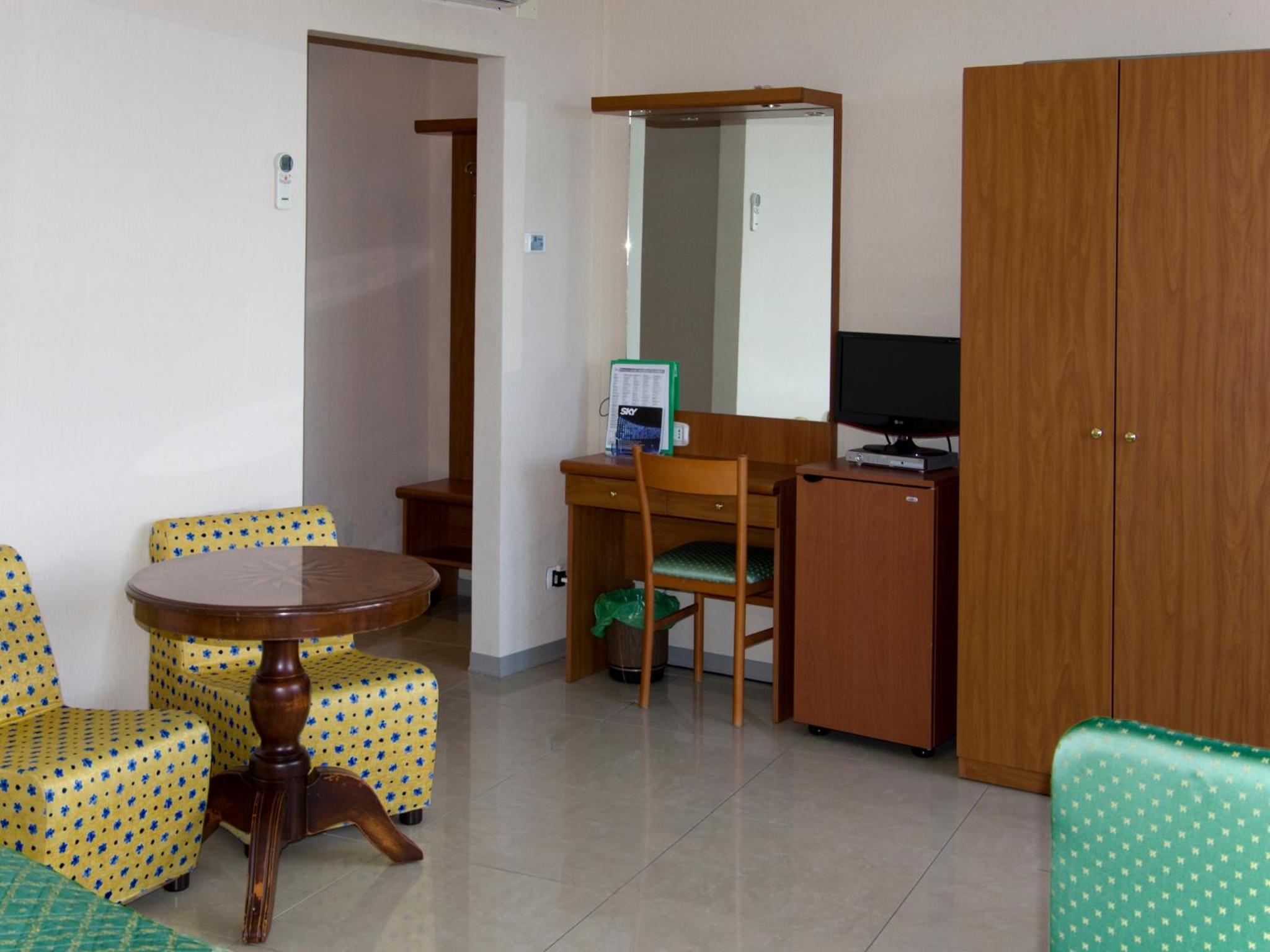Triple Room with Sea View - Photo 3