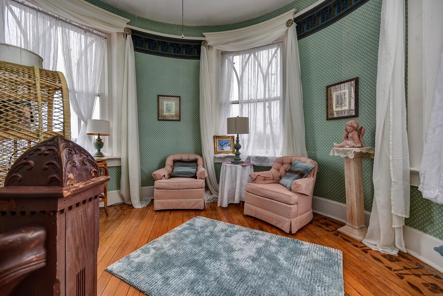 Queen Suite