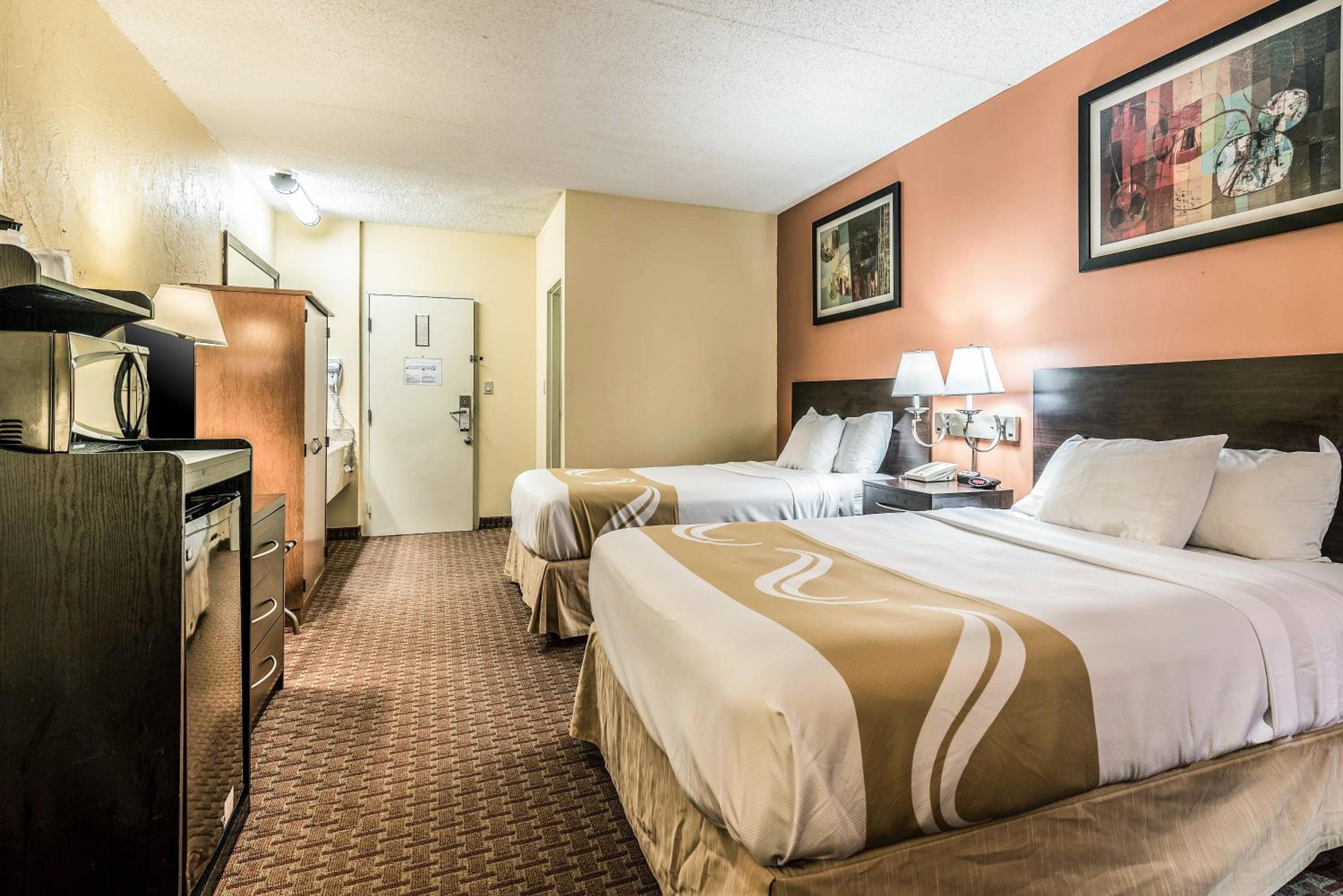 Queen Room with Two Queen Beds - Non Smoking - Photo 1