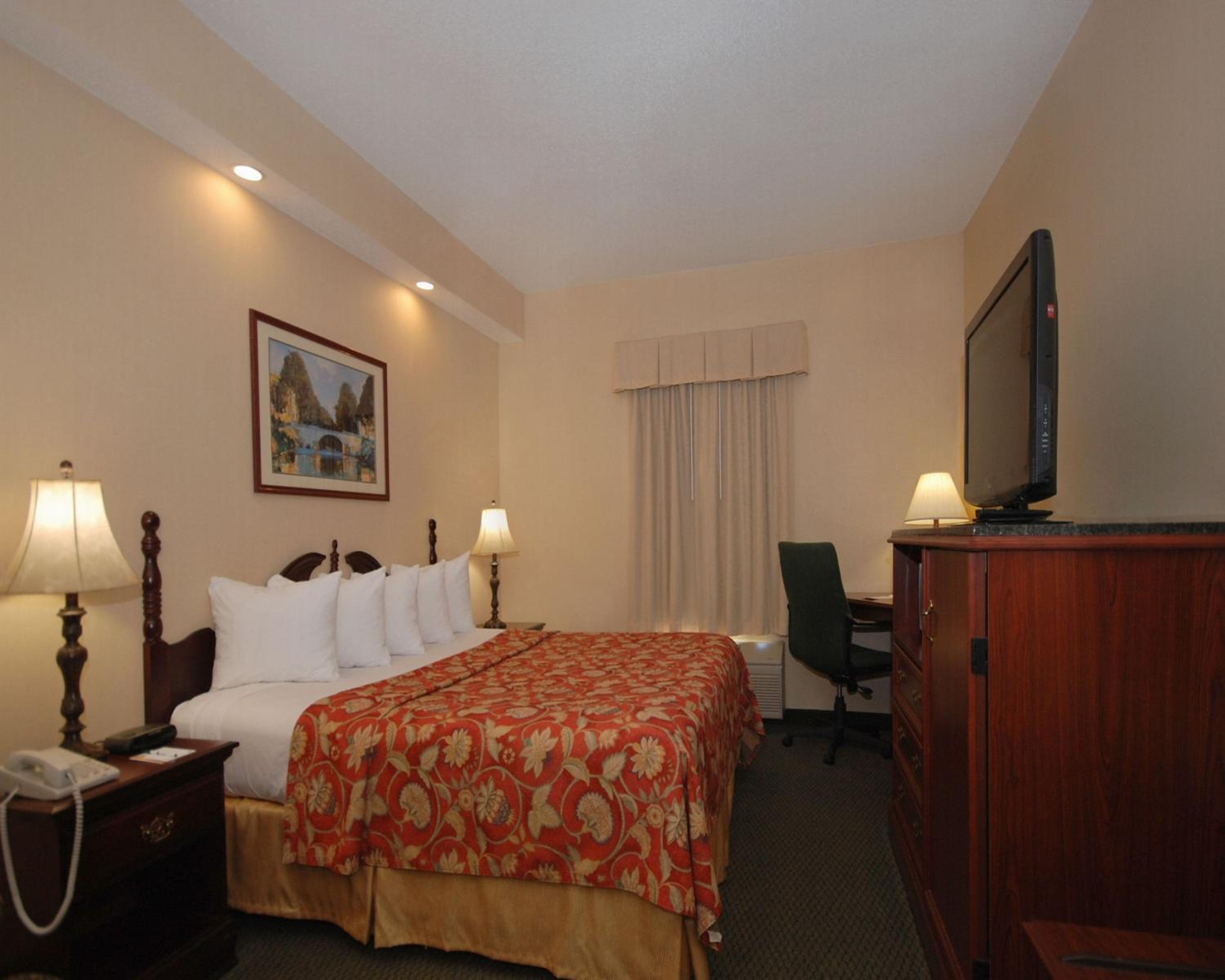 King Room - Non-Smoking - Photo 2