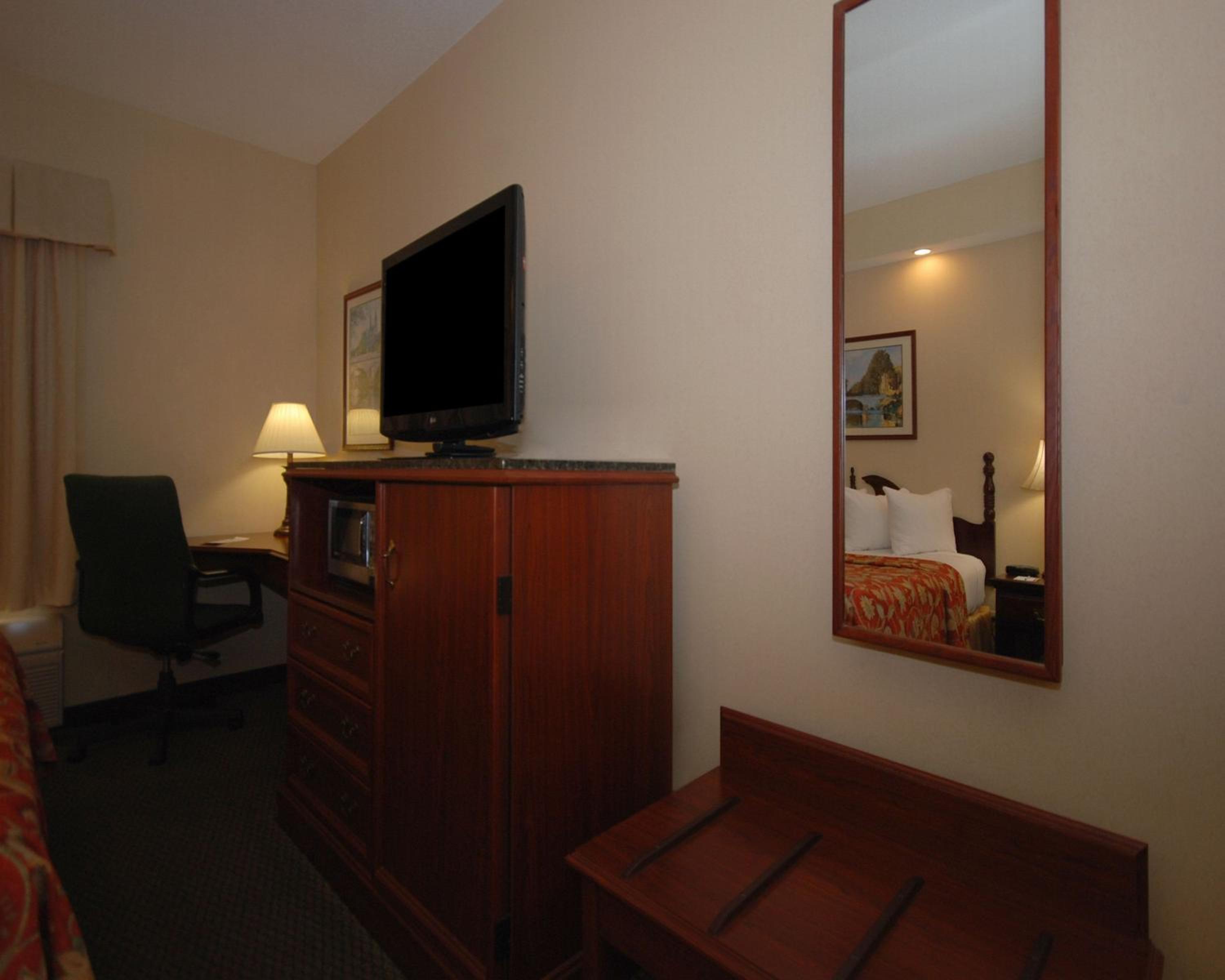 King Room - Non-Smoking - Photo 3