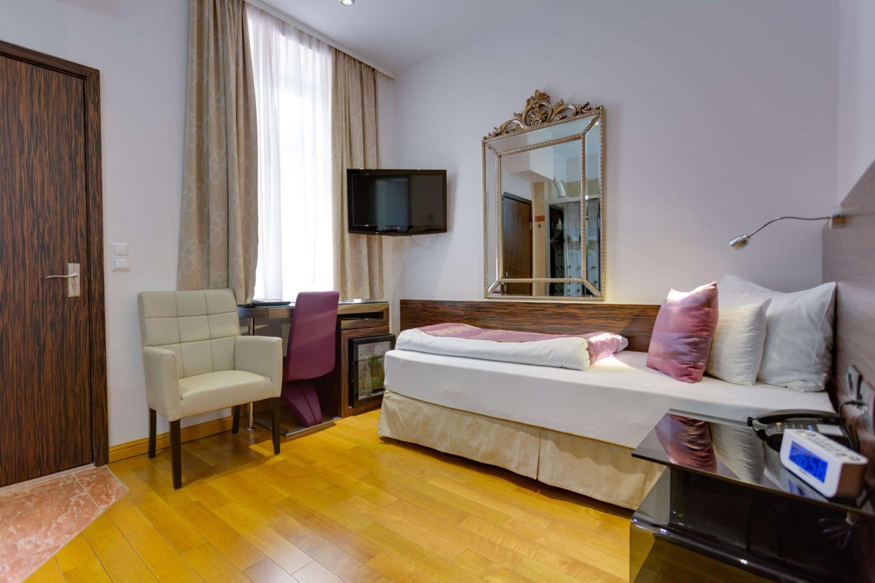 Classic Single Room