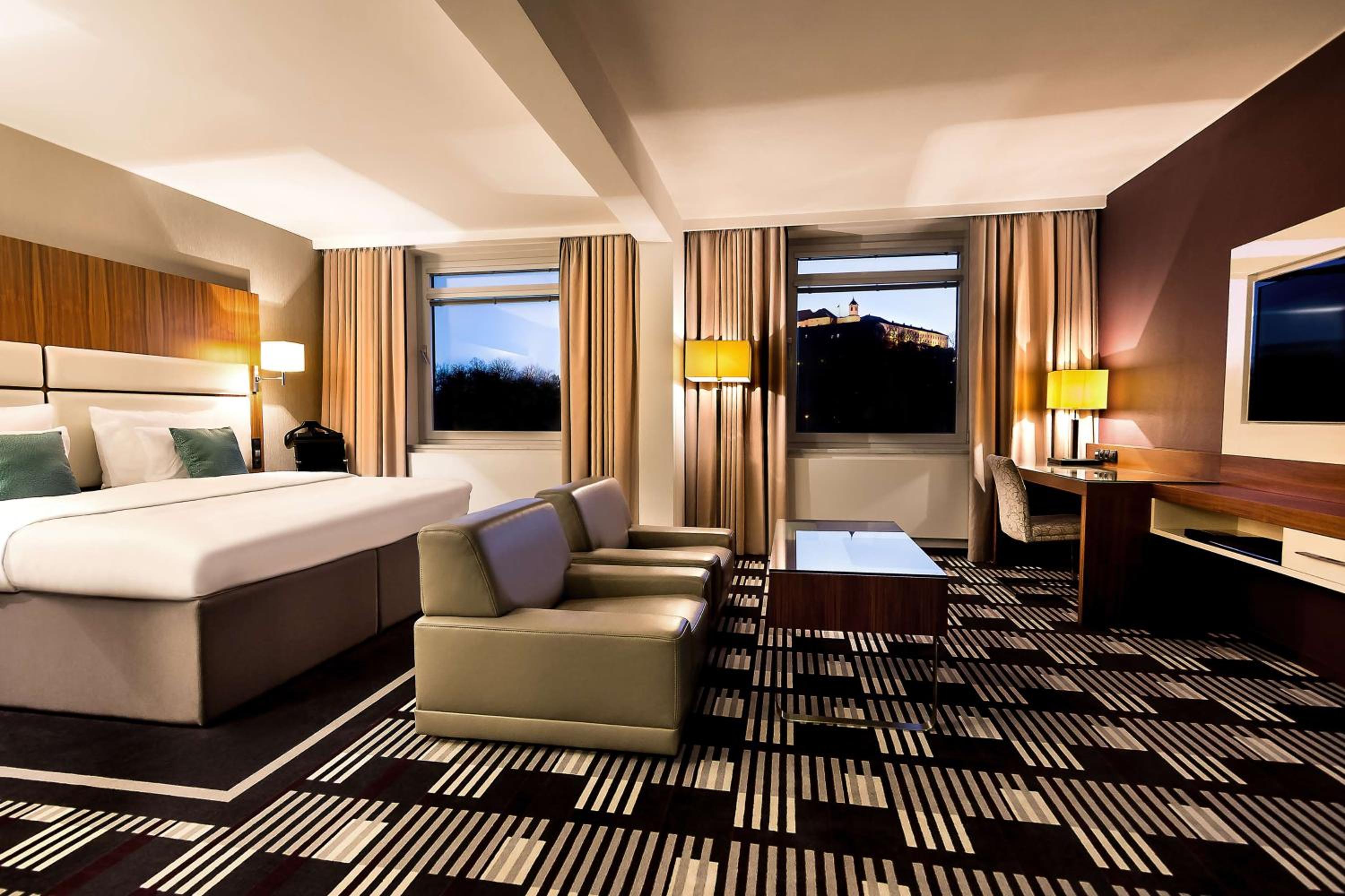 Executive Suite with King bed photo 1