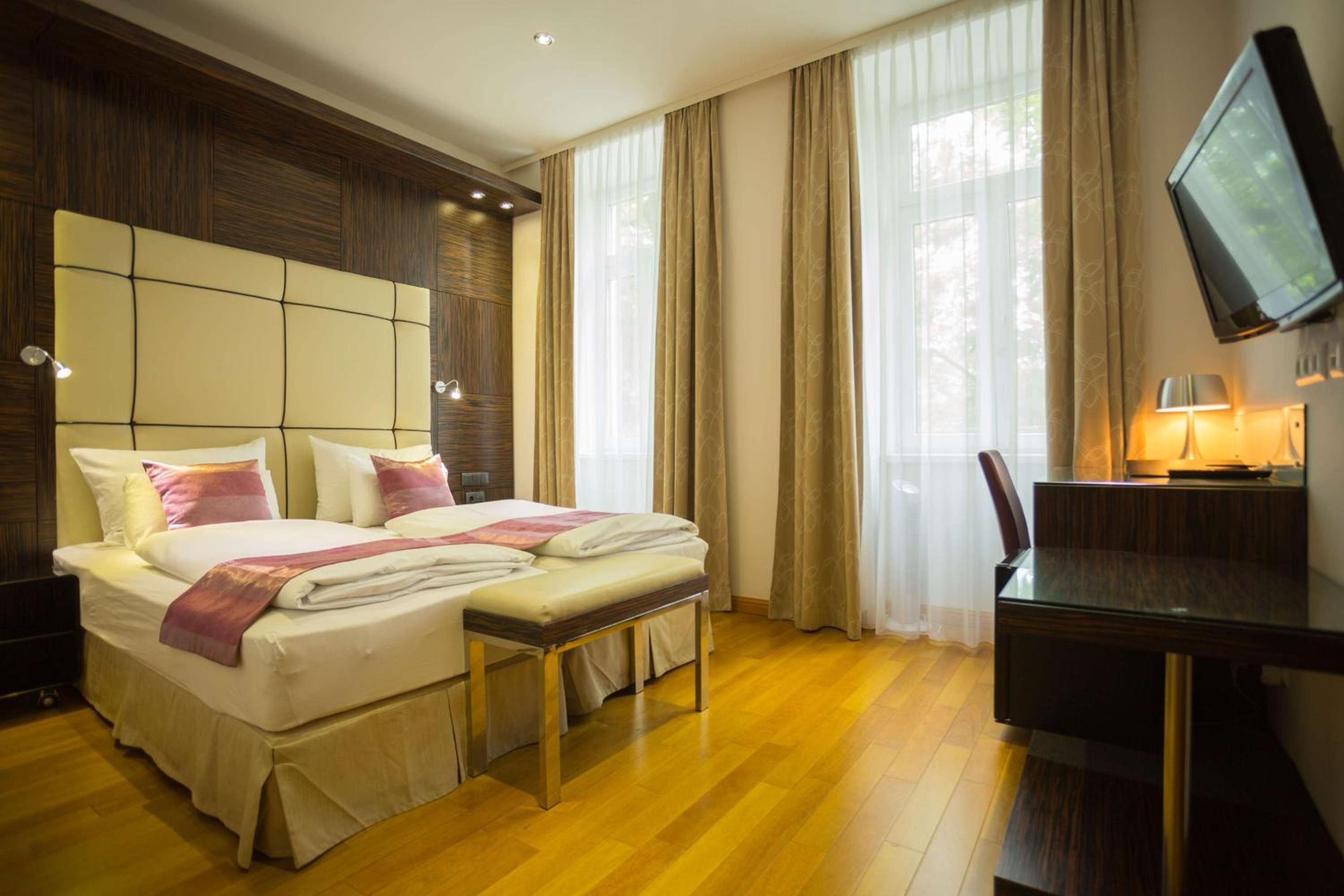 Classic Double Room