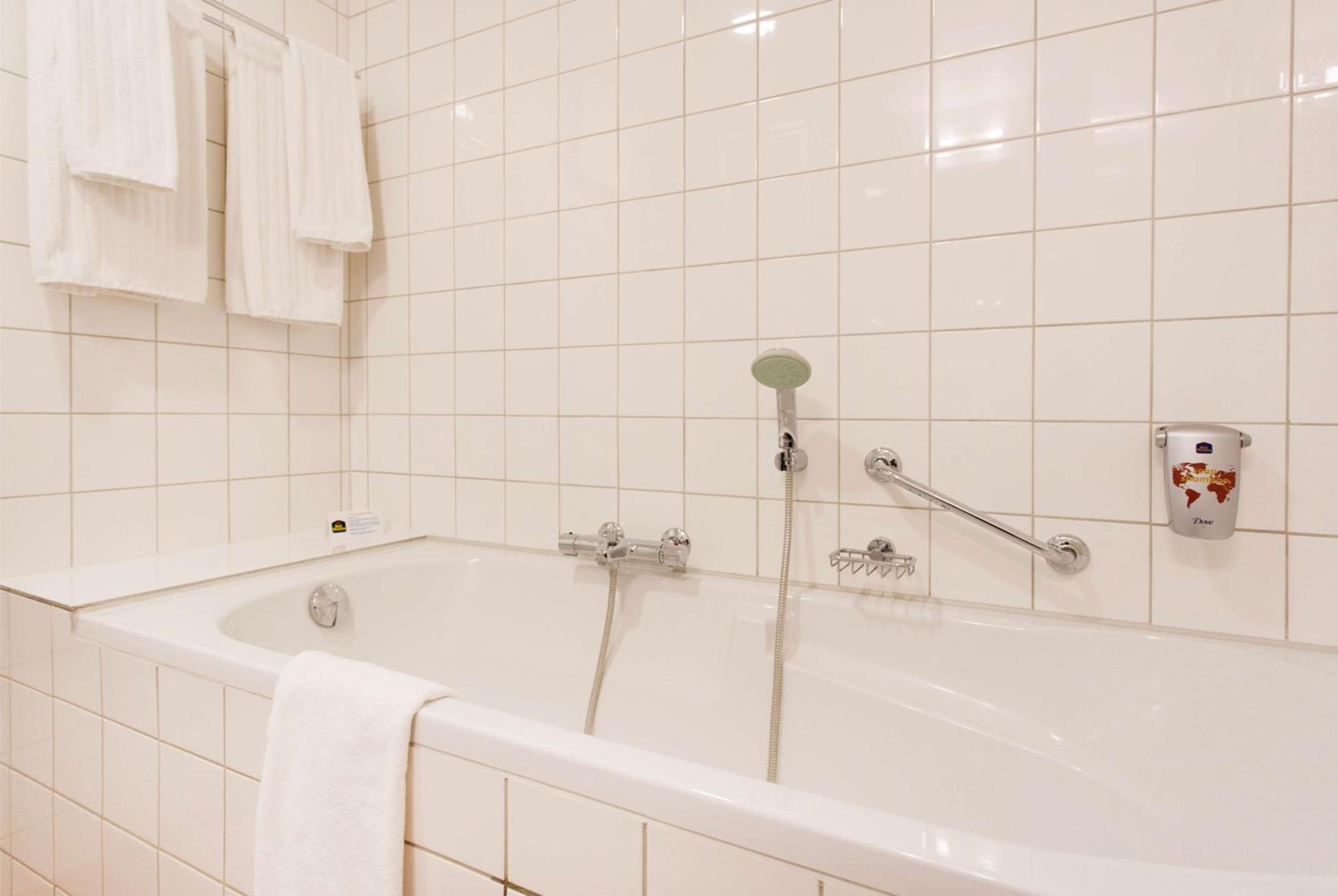 Standard Double or Twin Room - Photo 4