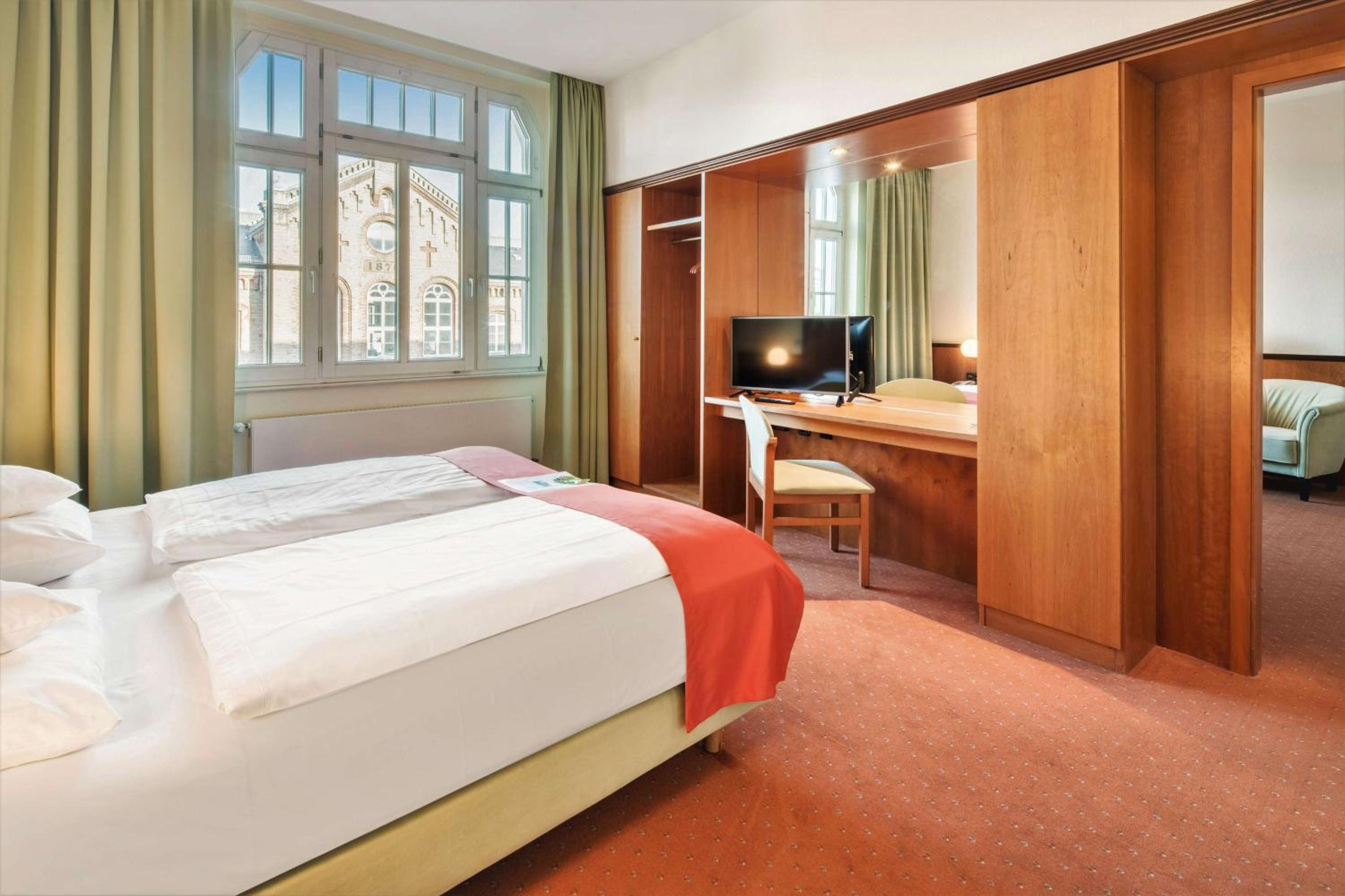 Suite - Photo 2