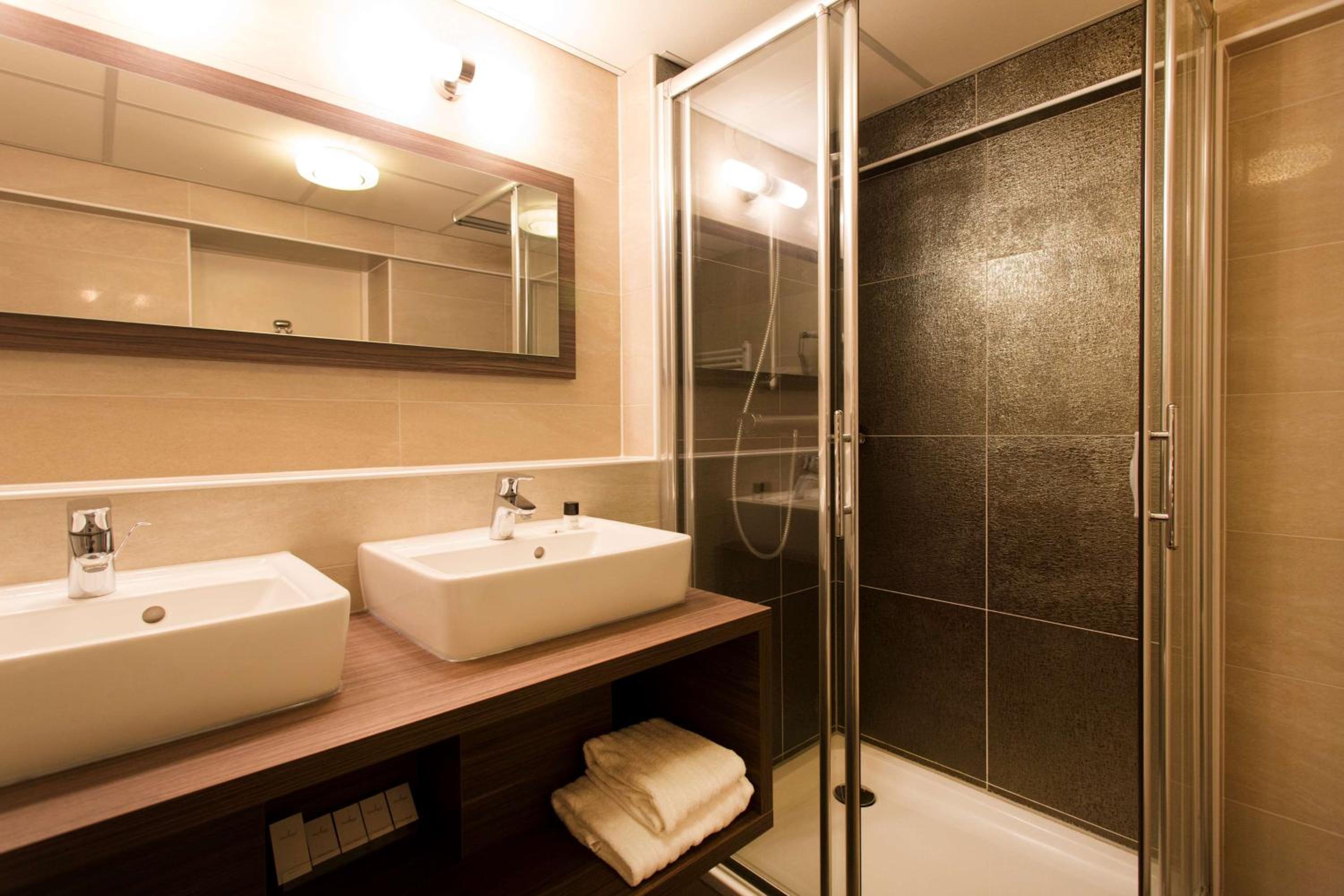 Deluxe Double Or Twin Room - Photo 5