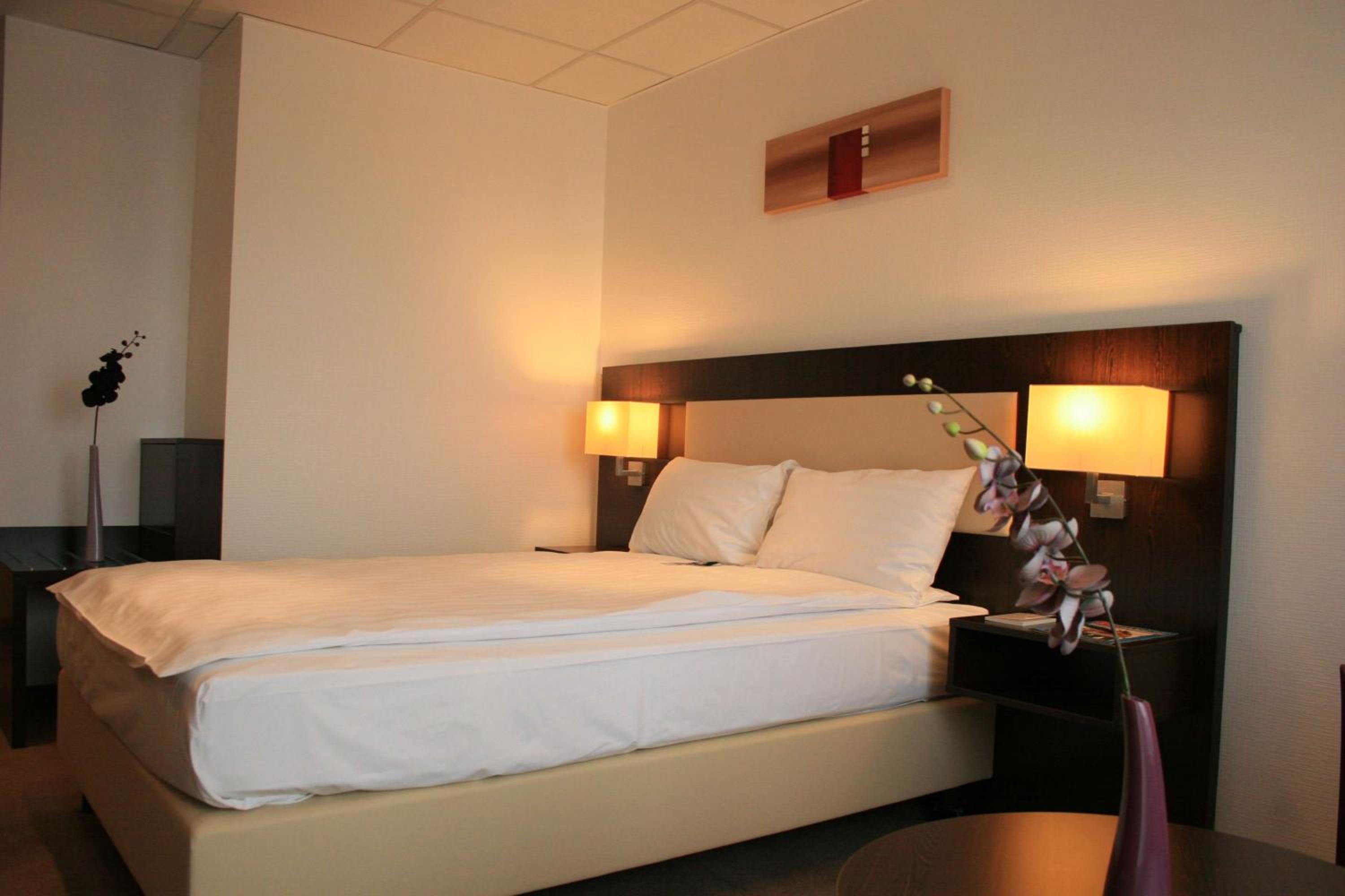 Queen Room with Queen Bed - Photo 1