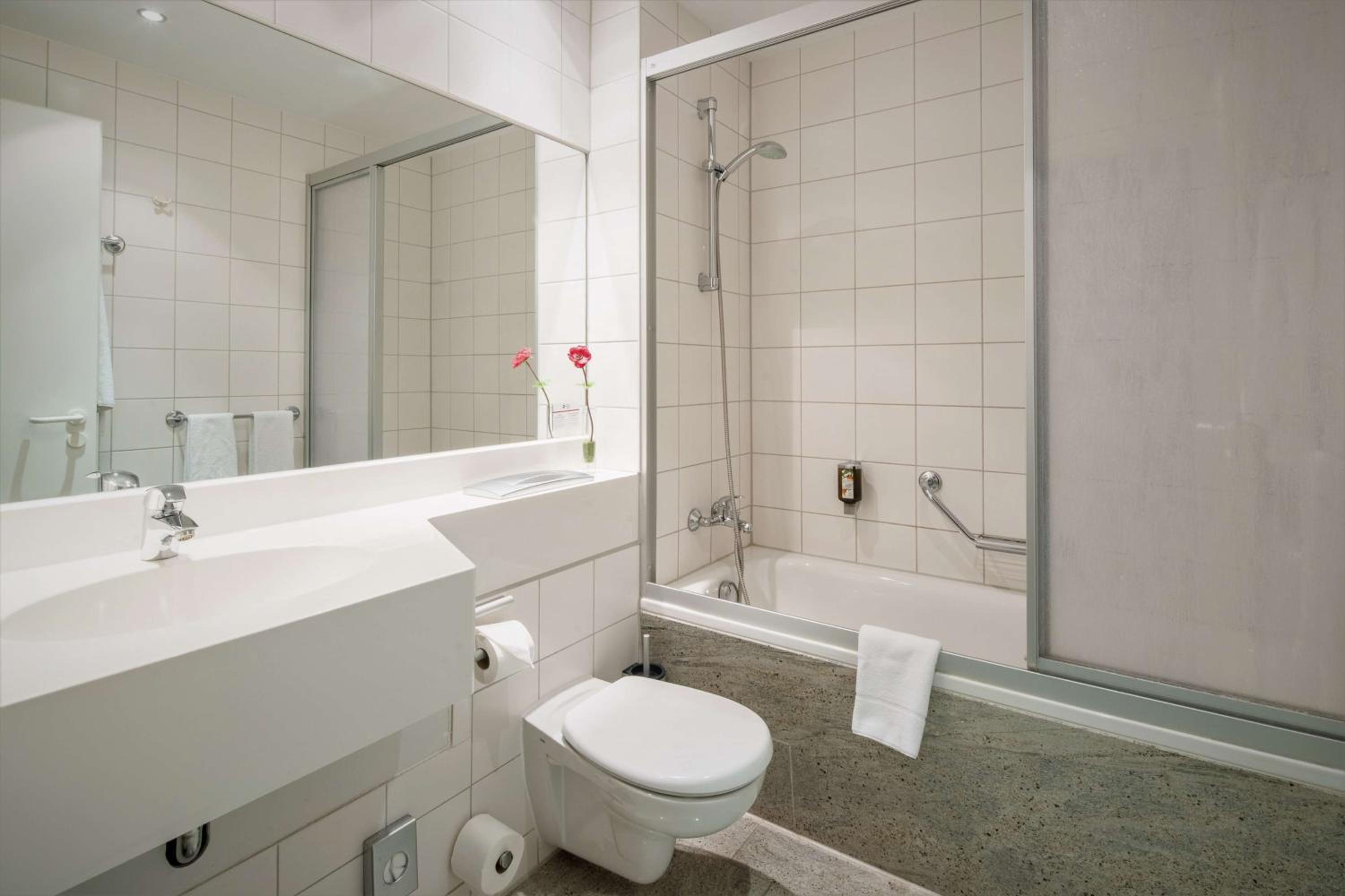 Large Double Room - Photo 6