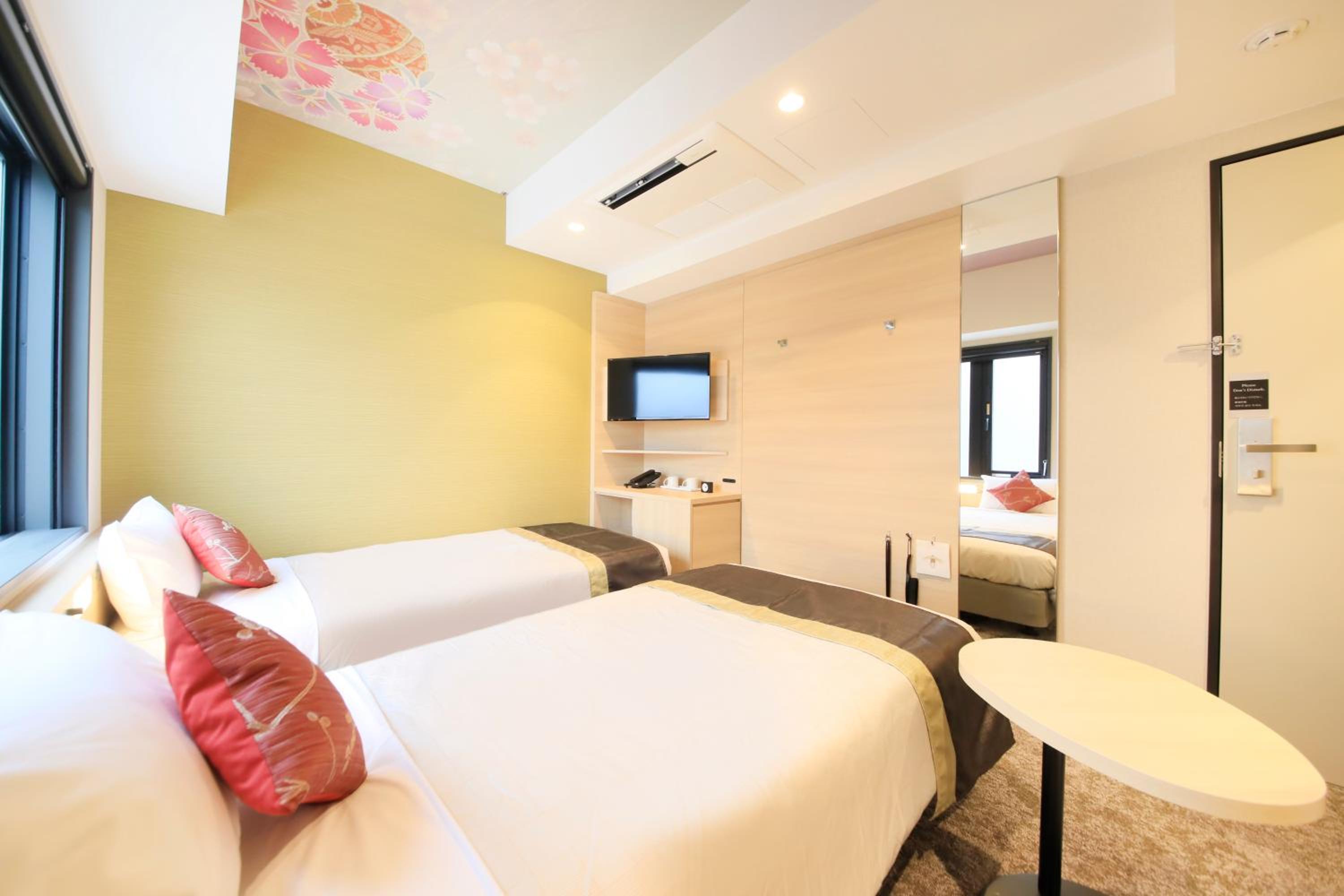 Twin Room - Photo 13