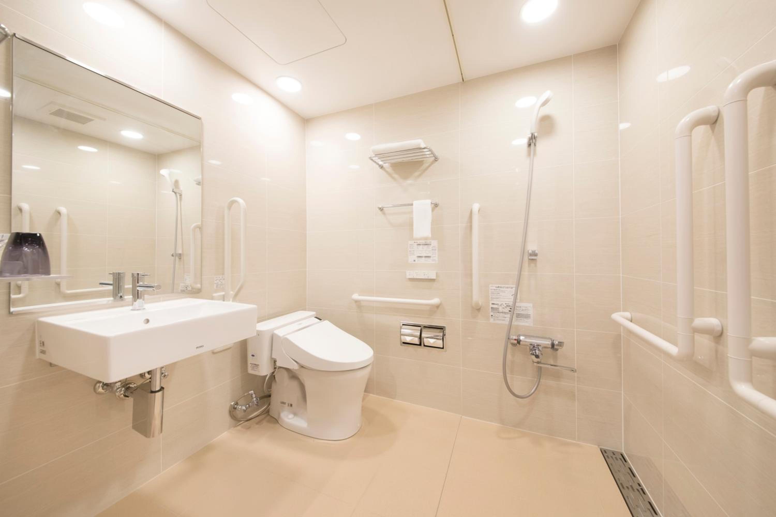 Single Room - Disability Access photo 3
