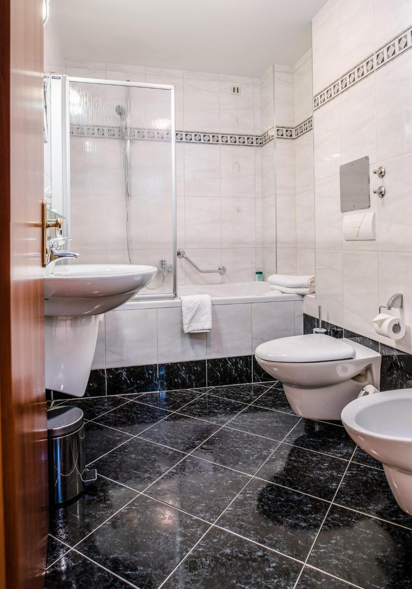 Superior Double Room - Photo 8