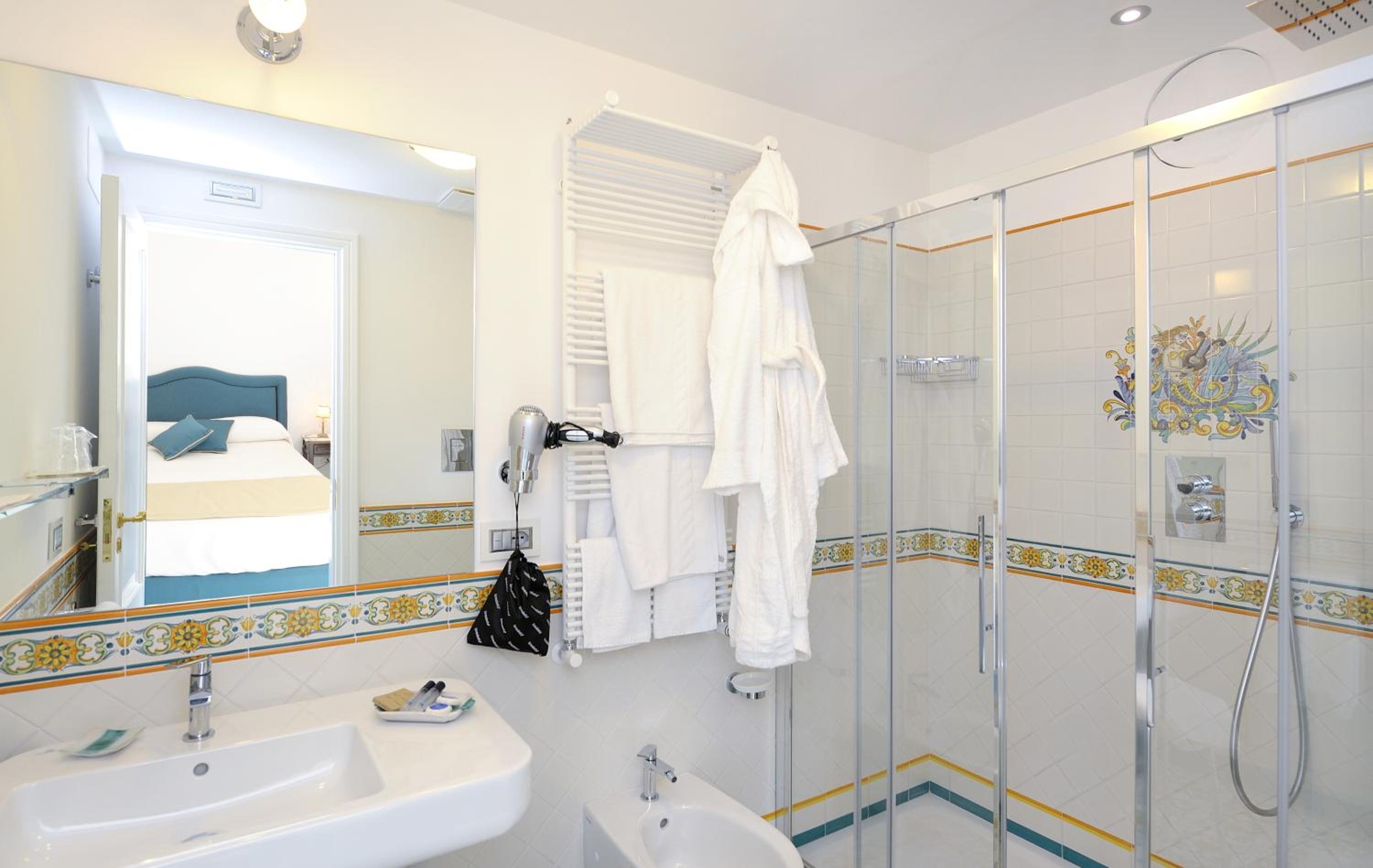 Junior Suite with Balcony - Photo 53