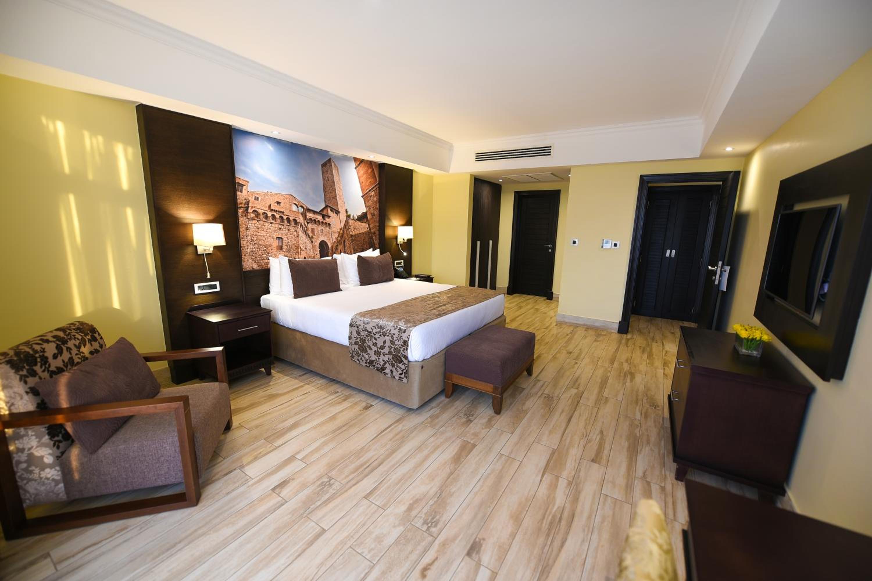 One-Bedroom Suite photo 2