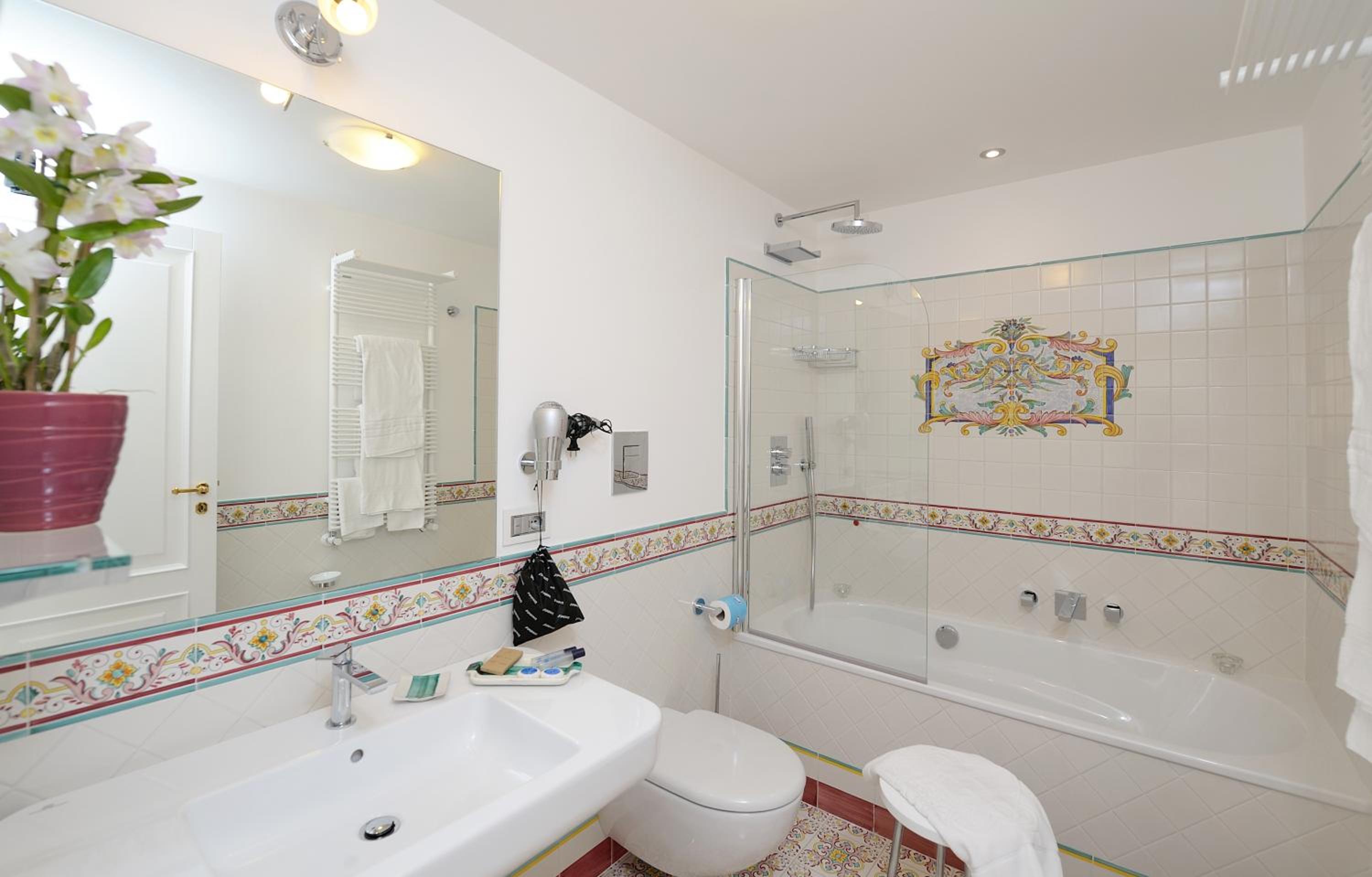 Junior Suite with Balcony - Photo 54