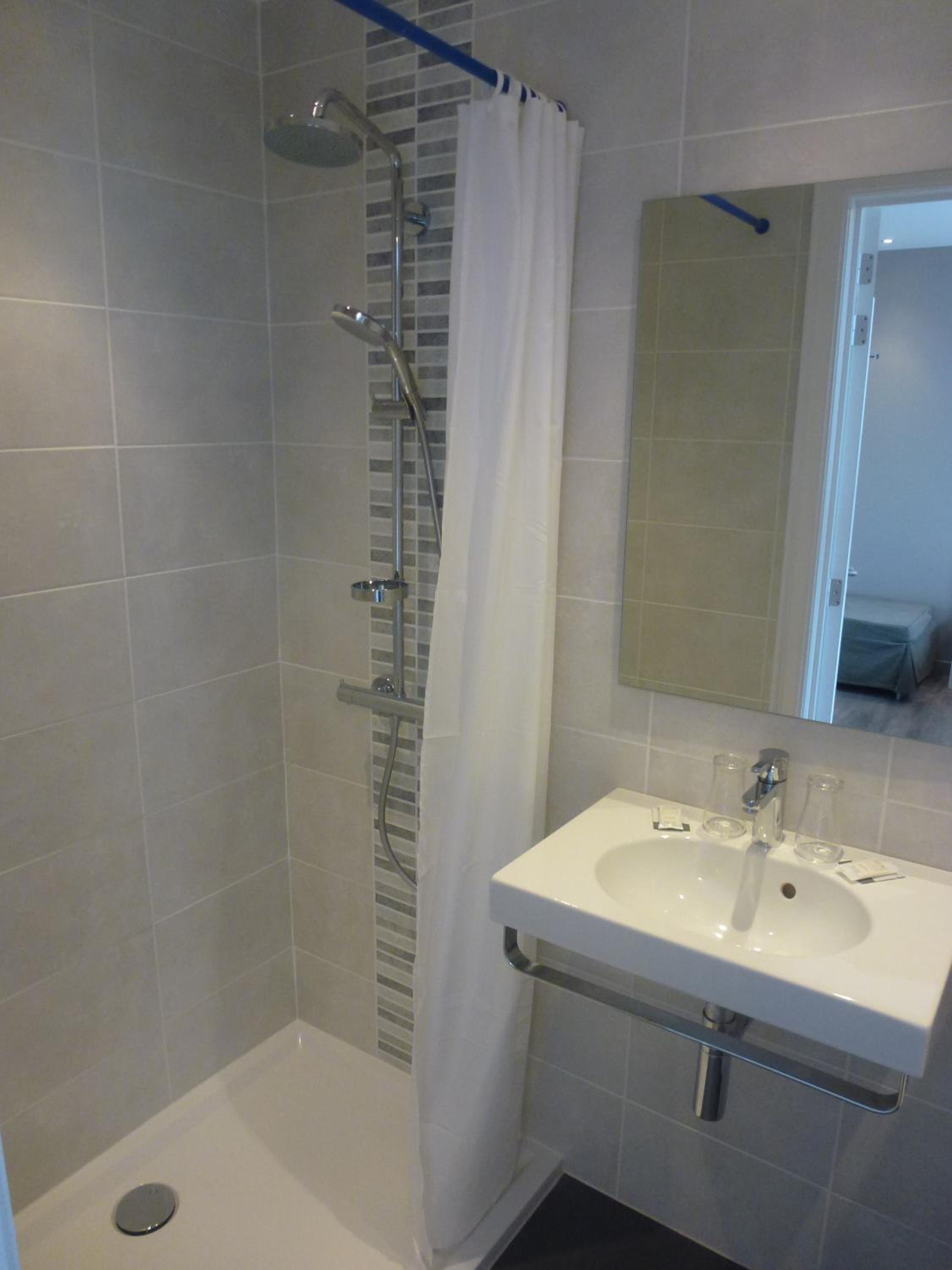 Quadruple Room - Photo 7