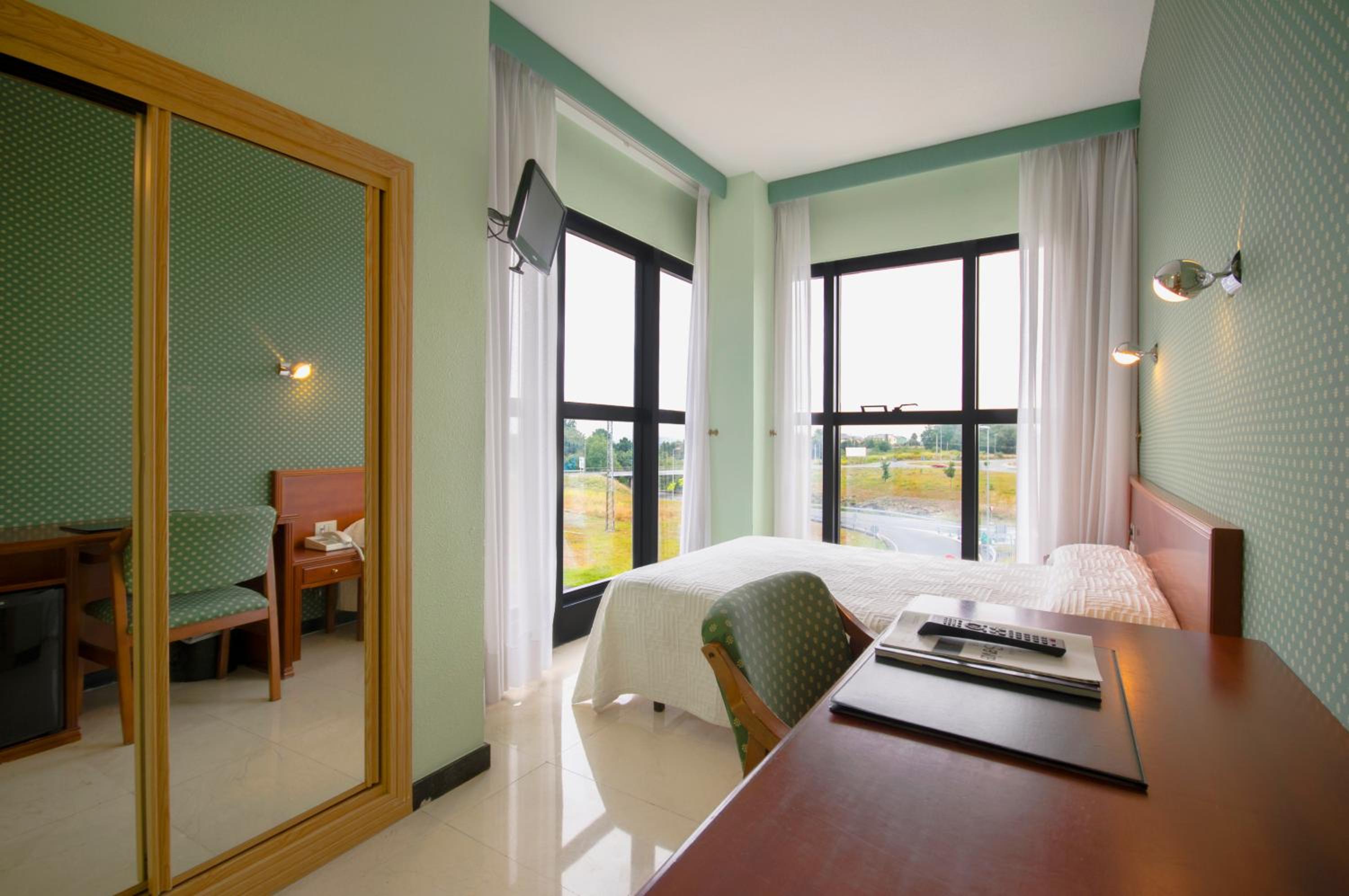 Budget Double Room - Photo 7