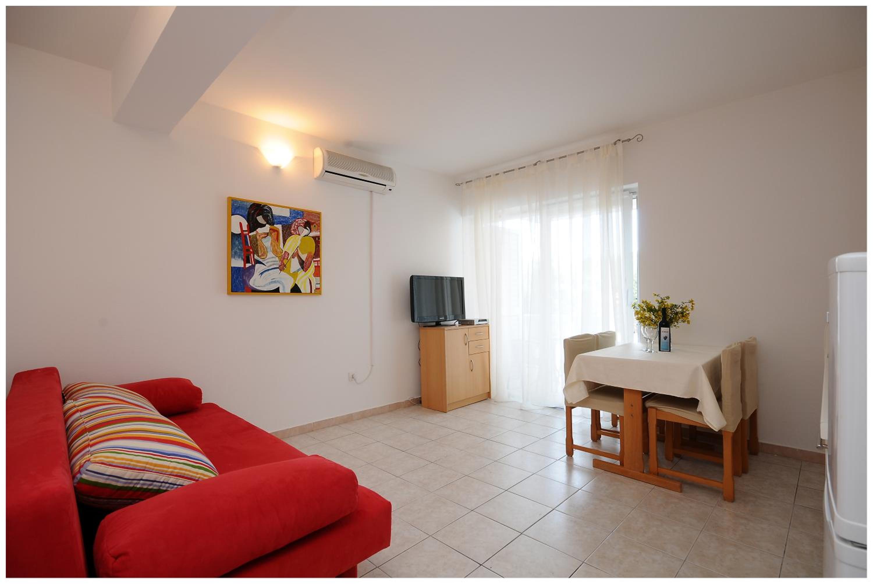 Apartment with Pool View  - Photo 1