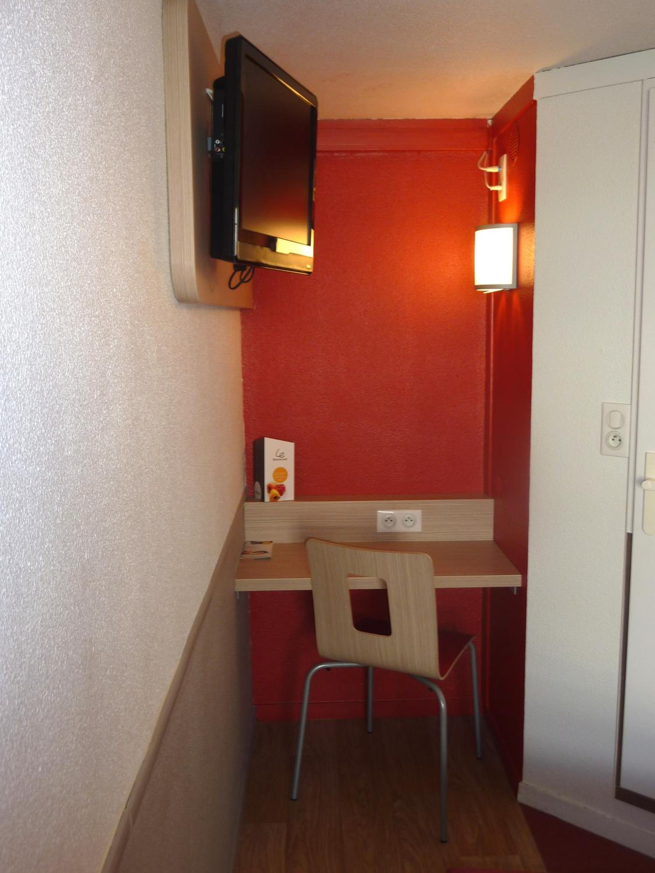 Twin Room - Photo 4
