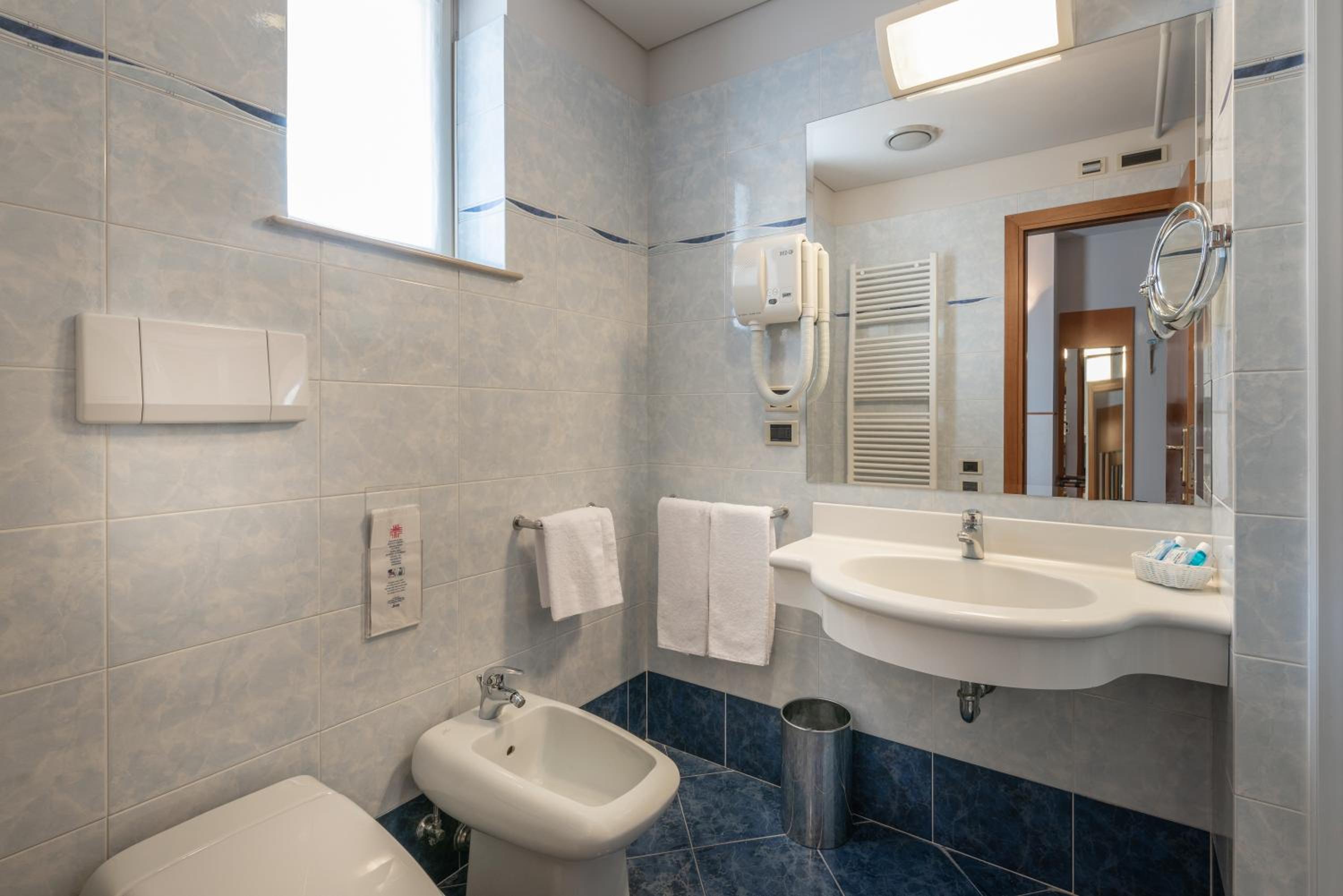 Basic Double Room Single Use photo 2