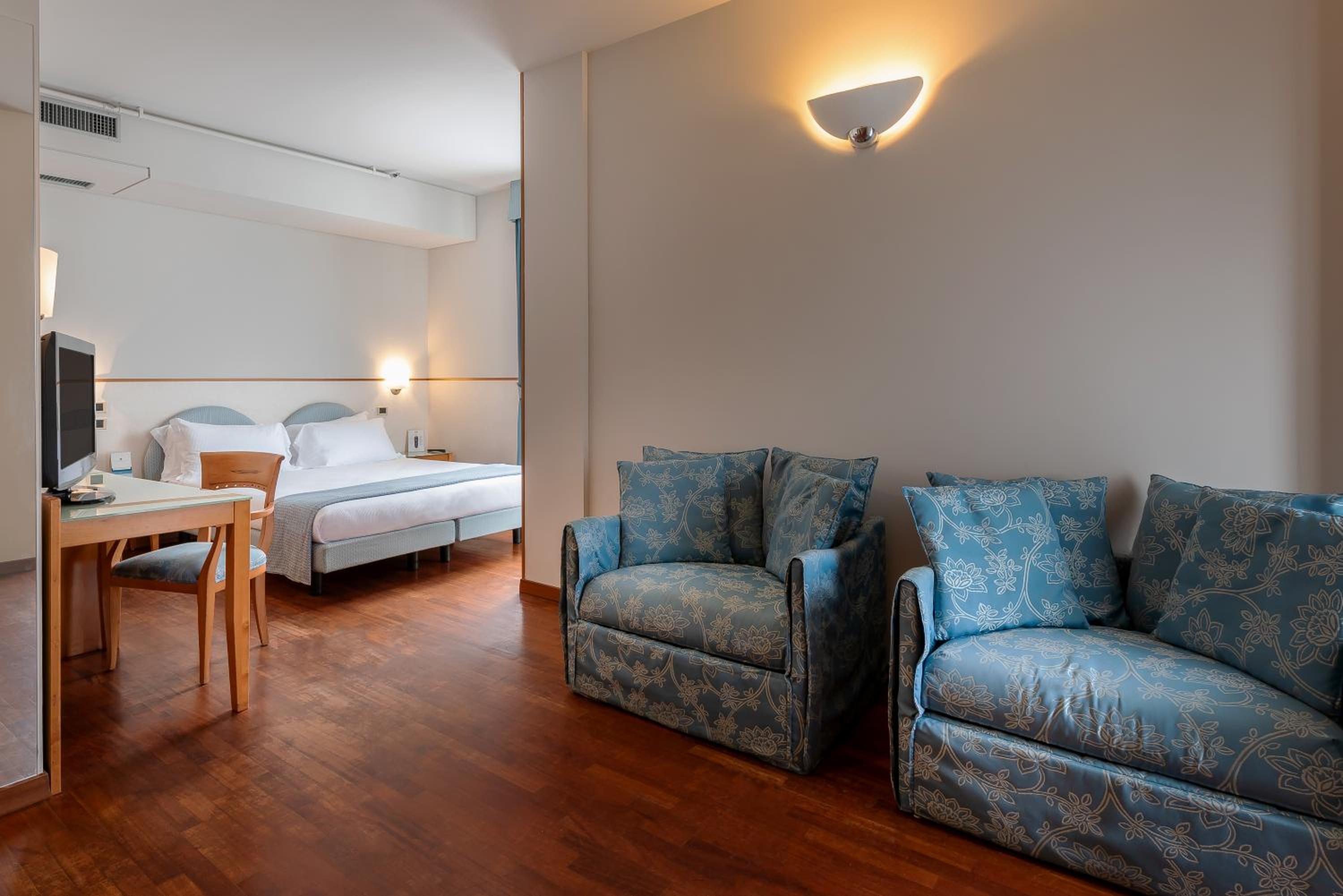 Junior Suite with Sea View and Spa Access photo 1